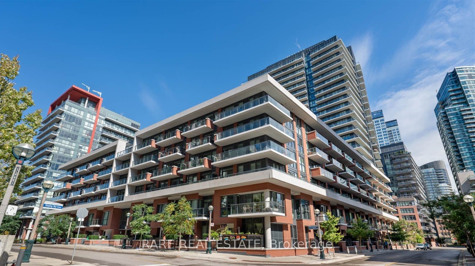 38 Iannuzzi Street 528, Toronto, ON M5V 0E8