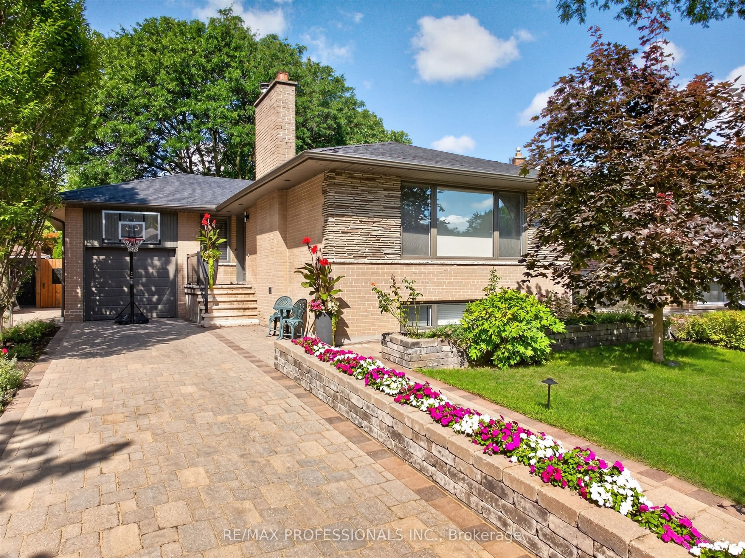 57 Merrygale Crescent, Toronto, ON M9B 5N9