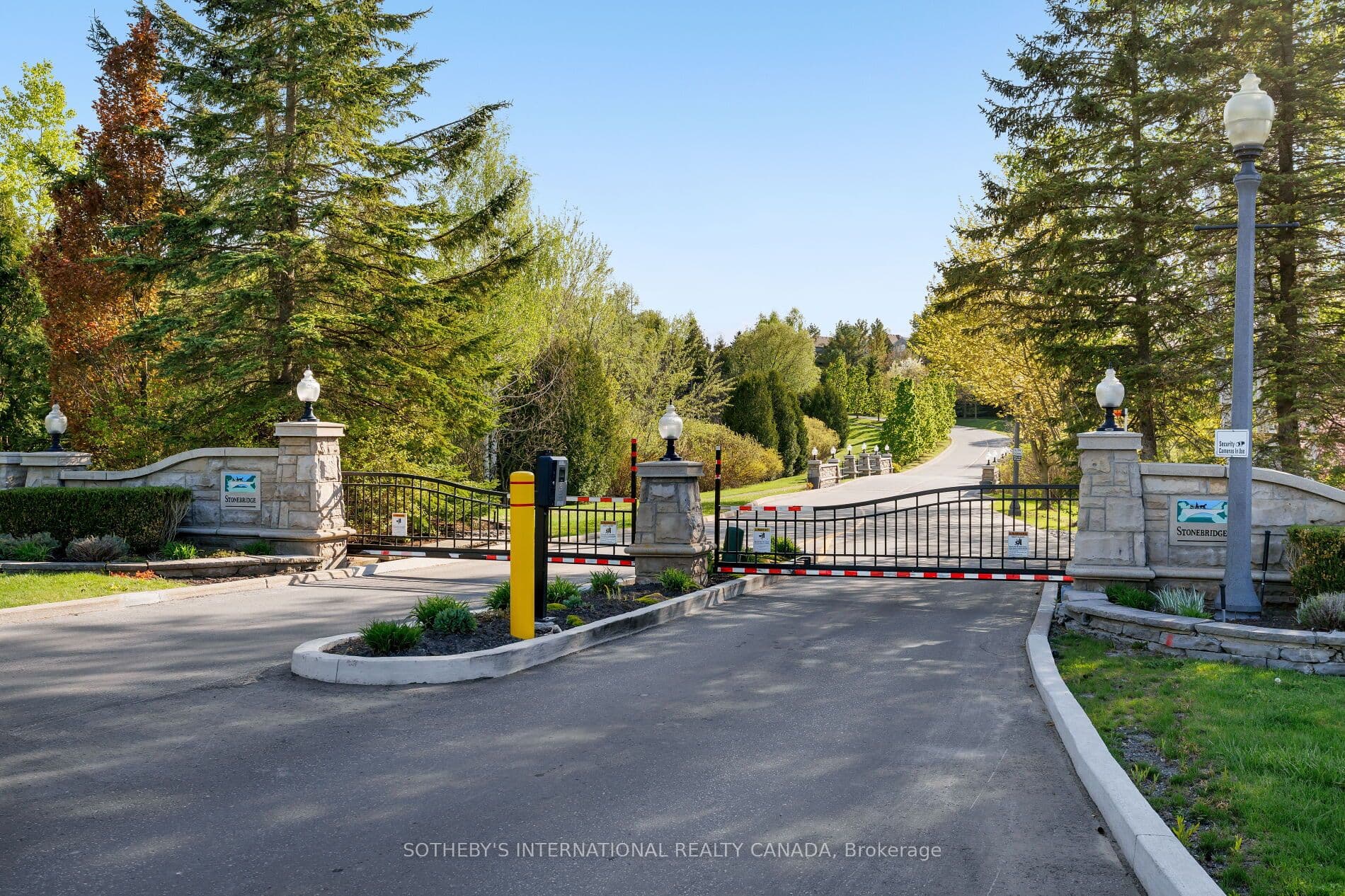 463 Crossing Bridge Place, Aurora, ON L4G 7N1