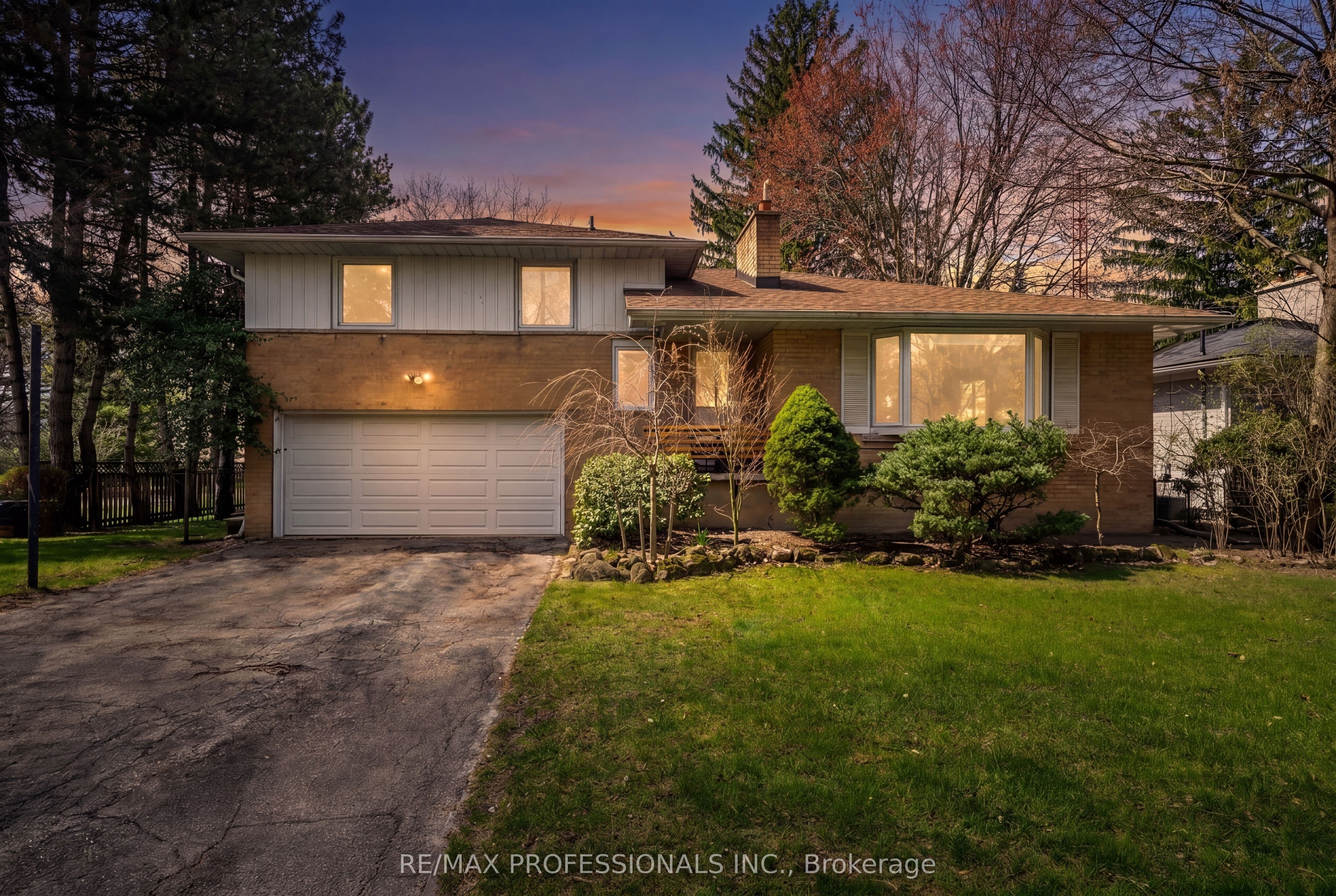 508 Vanessa Crescent, Mississauga, ON L5H 2N3