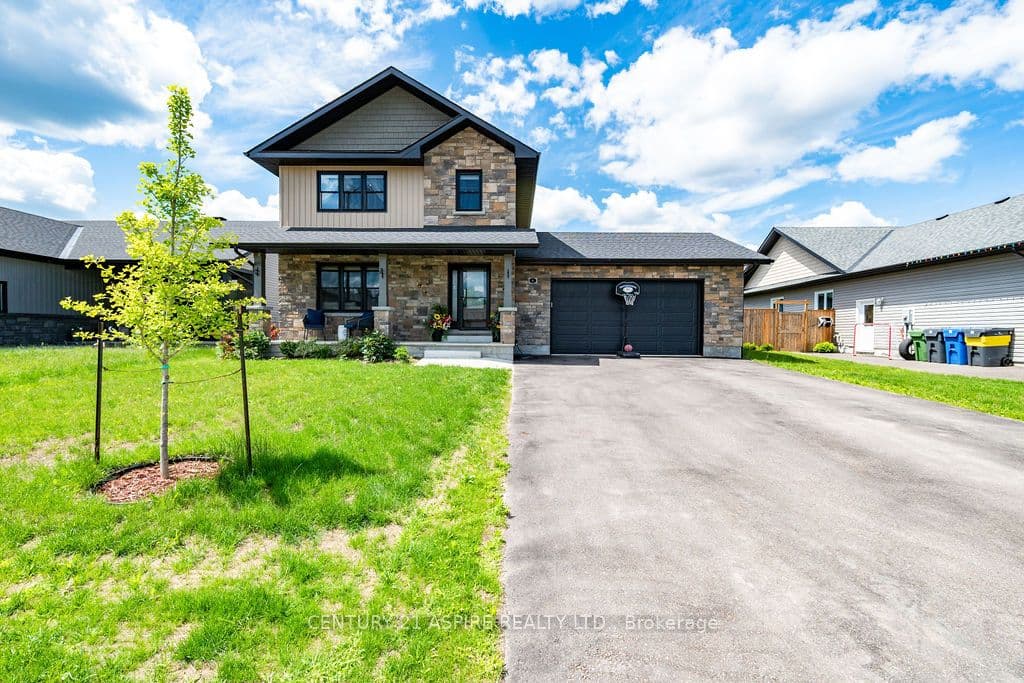 6 Zachary Street, Petawawa, ON K8H 0G5