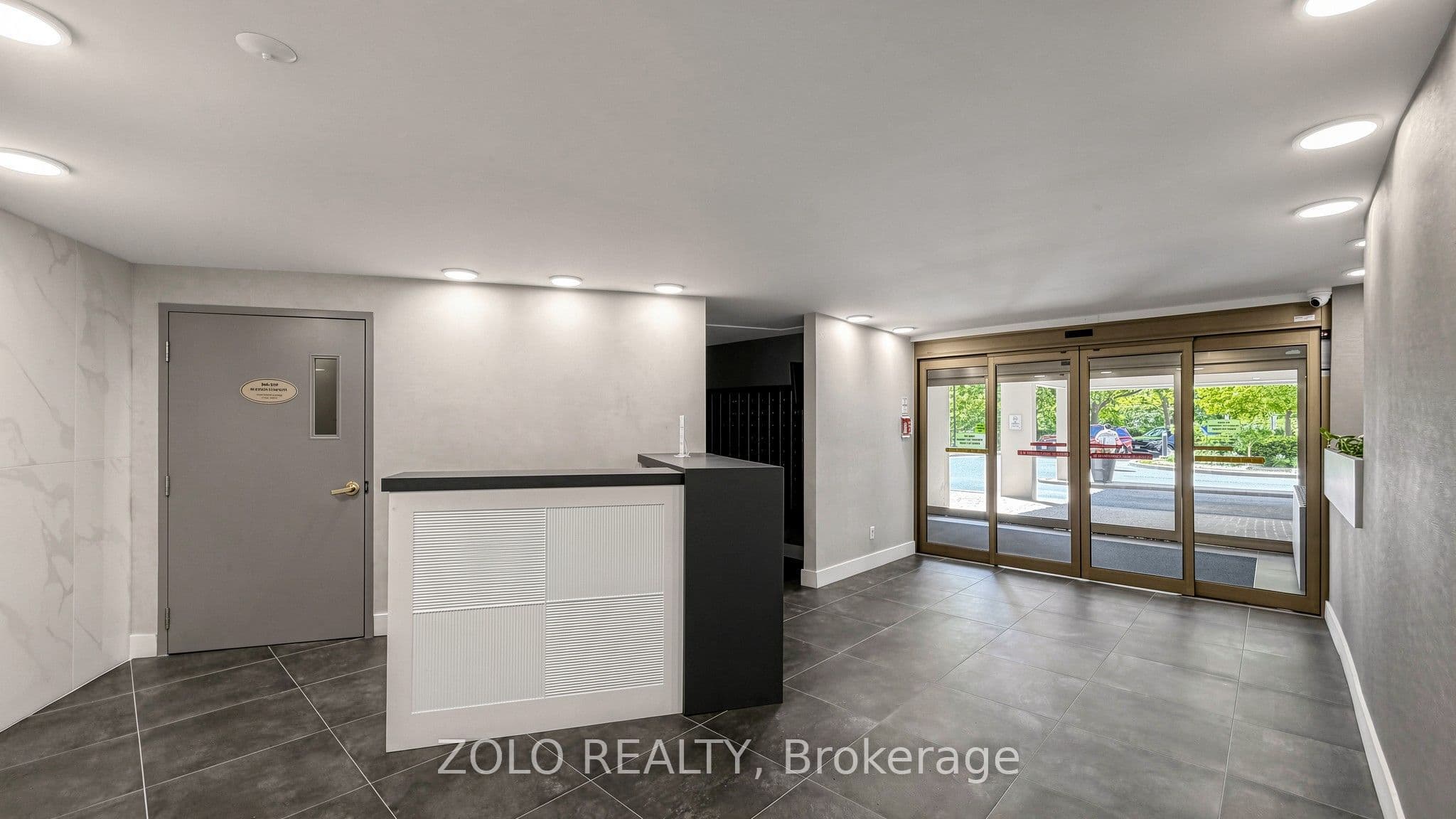 20 Edgecliff Golfway 915, Toronto, ON M3C 3A4