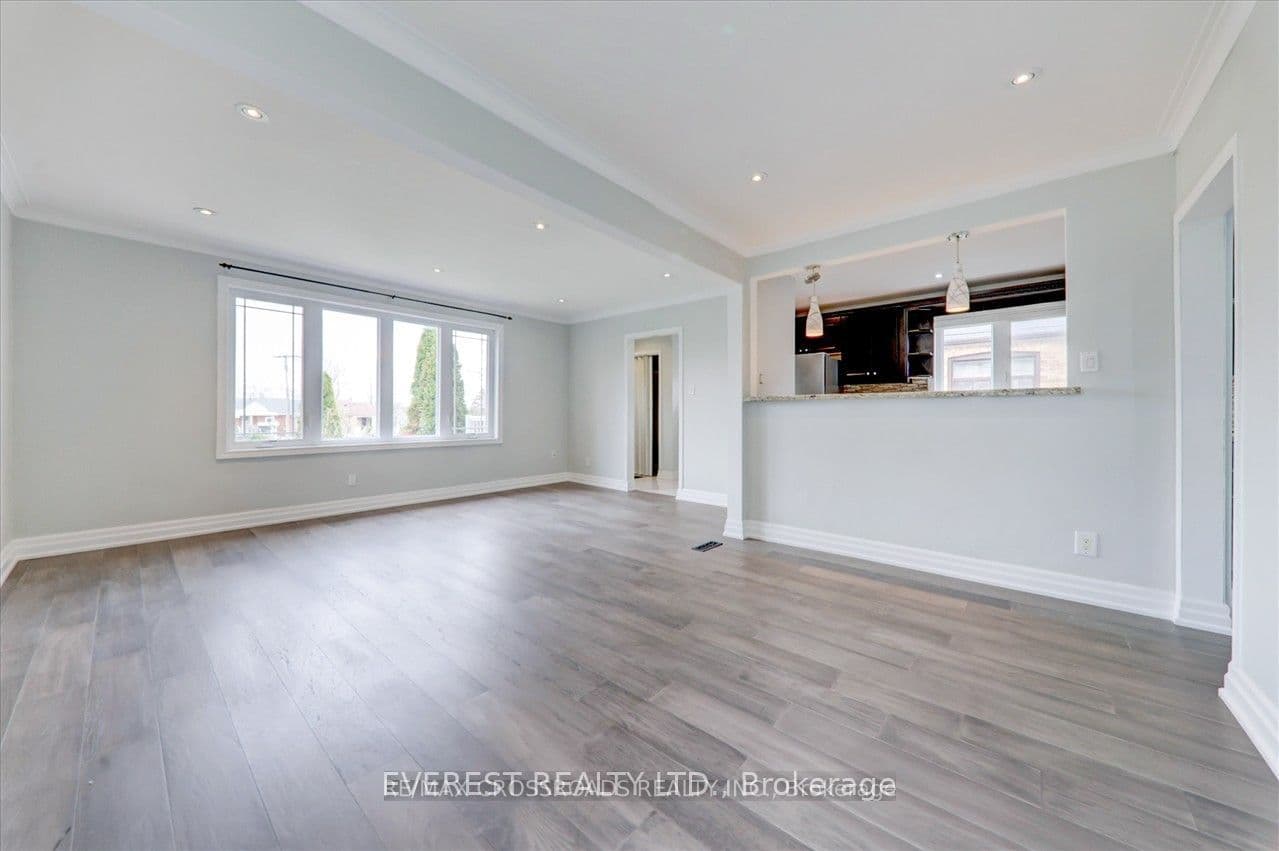 130 Portsdown Road, Toronto, ON M1P 1V5