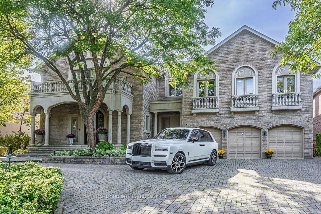 32 Arjay Crescent, Toronto, ON M2L 1C7