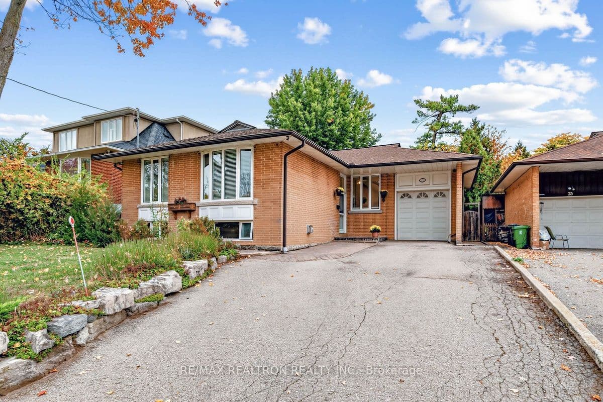 25 Massingham Road, Toronto, ON M9B 5T5