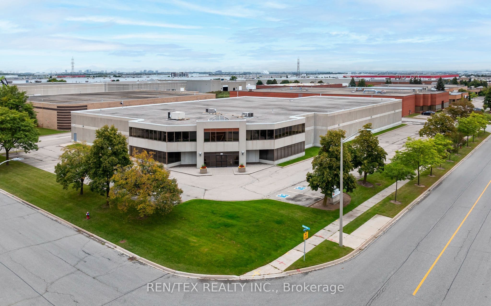 261 Ambassador Drive, Mississauga, ON L5T 2J2