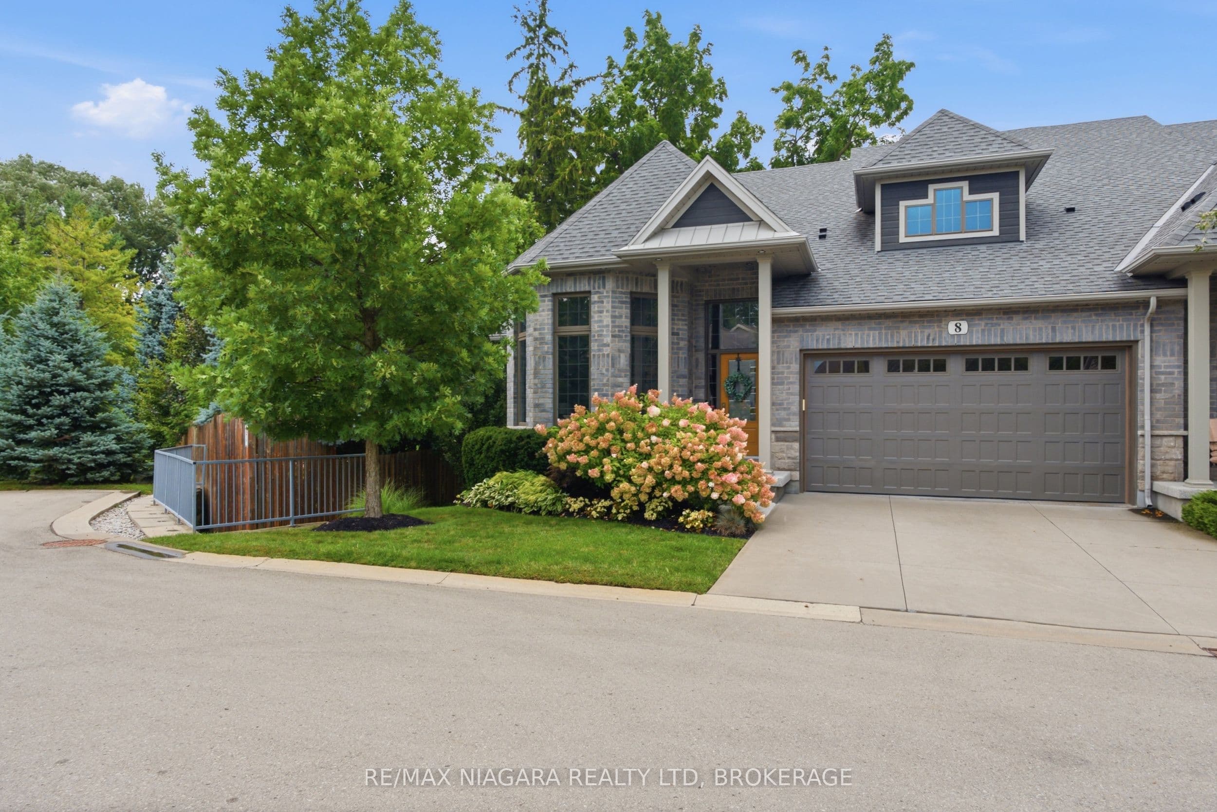 6 Tanner Circle 8, St. Catharines, ON L2N 0A9