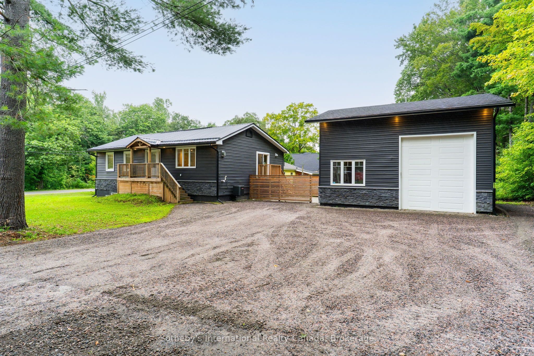 1003 Elizabeth Street, Muskoka Lakes, ON P0C 1M0