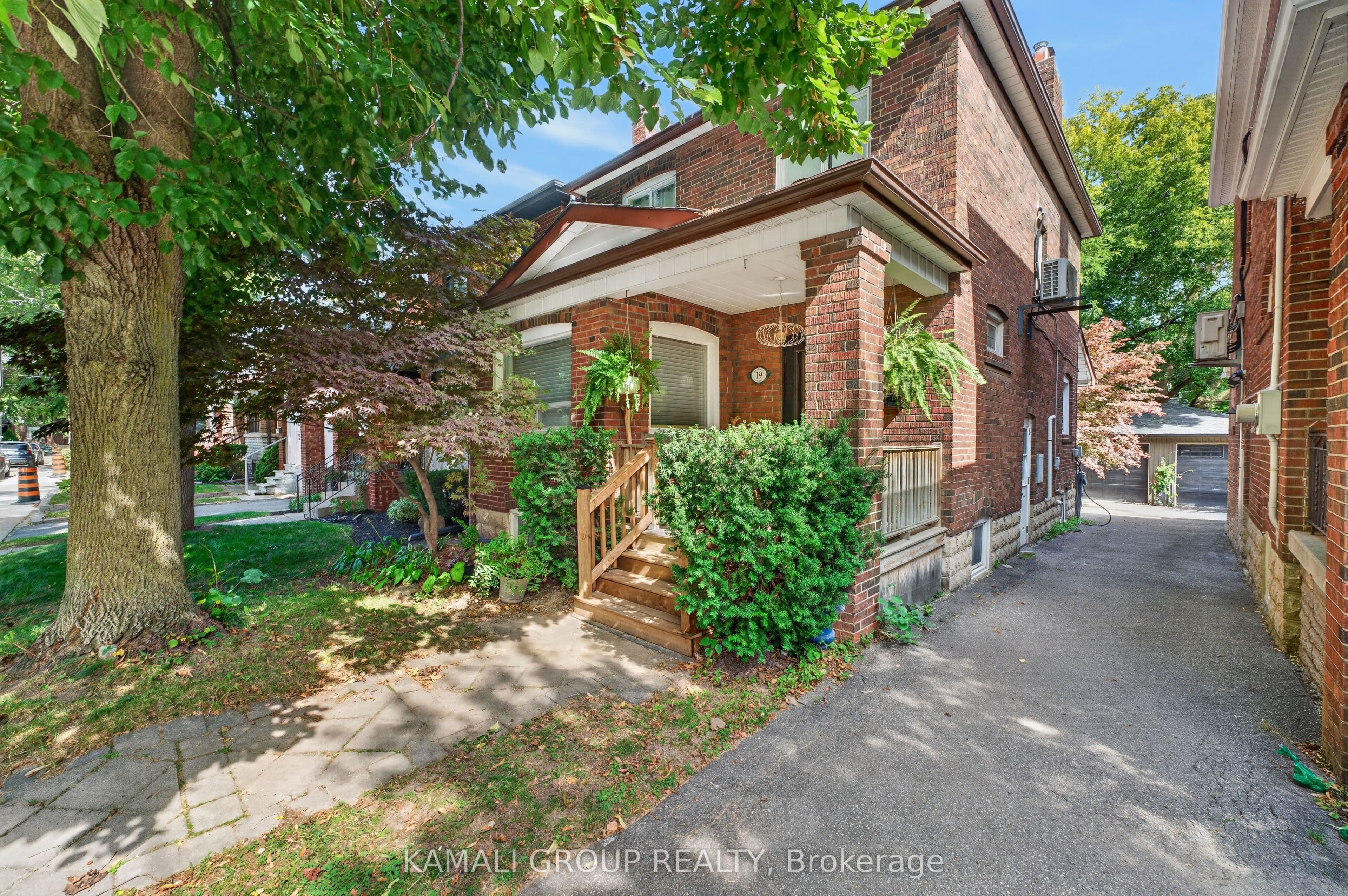 19 Belle Ayre Boulevard, Toronto, ON M4S 2P6