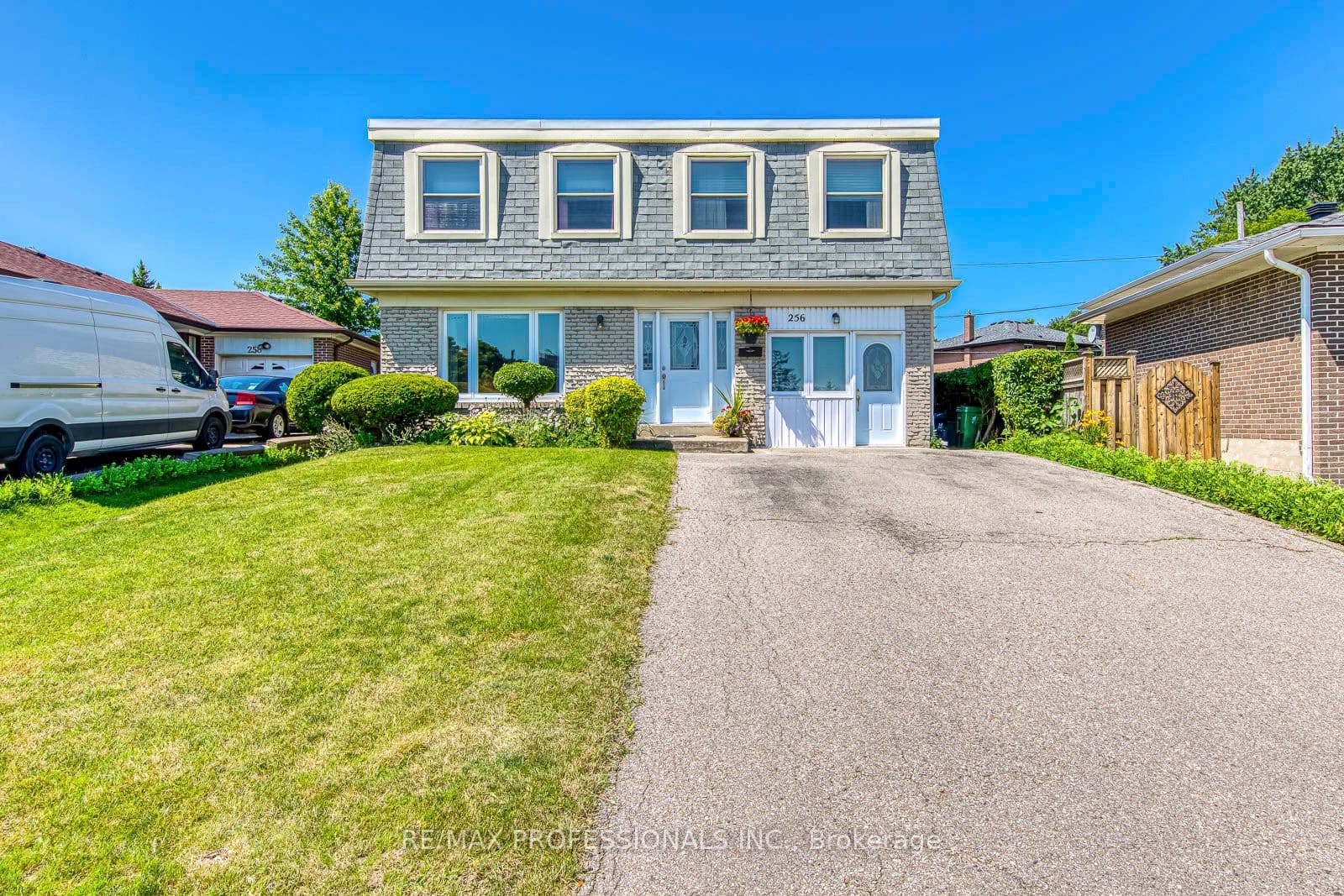 256 Wellesworth Drive, Toronto, ON M9C 4S6