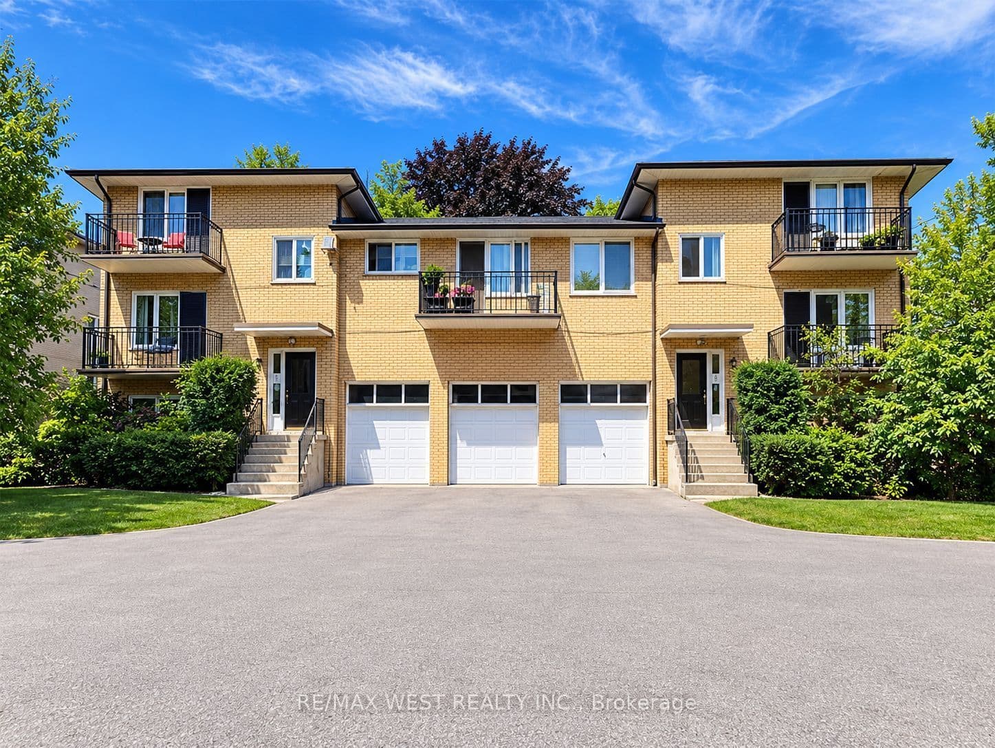 15 Cannon Road 15 C, Toronto, ON M8Y 1R8