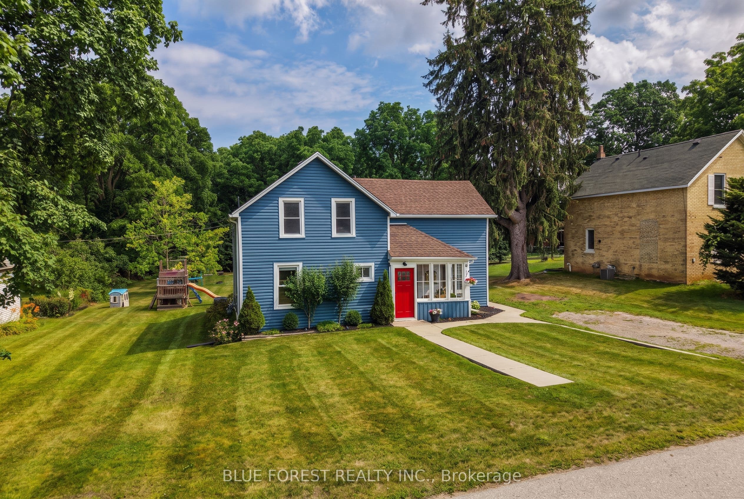 9 Union Street E, Lambton Shores, ON N0M 1B0