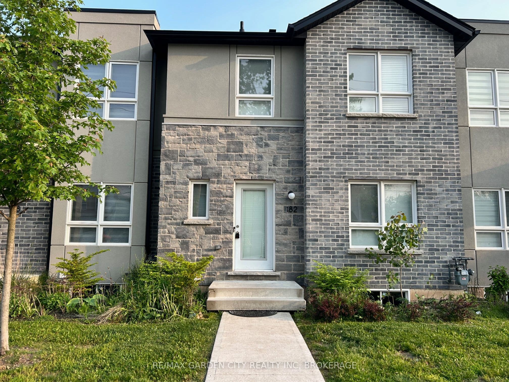 182 BROADWAY Lane 8, Welland, ON L3C 0J2