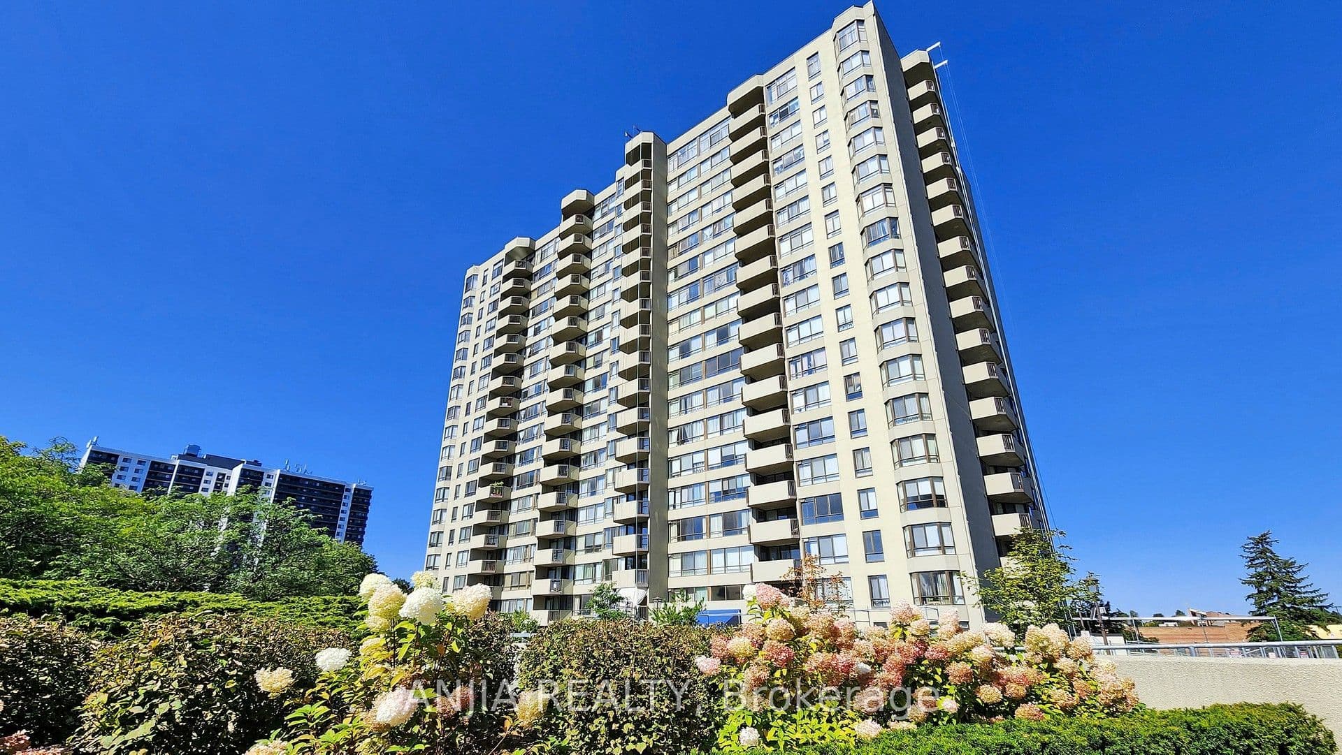 -275 Bamburgh Circle 1107, Toronto, ON M1W 3X4
