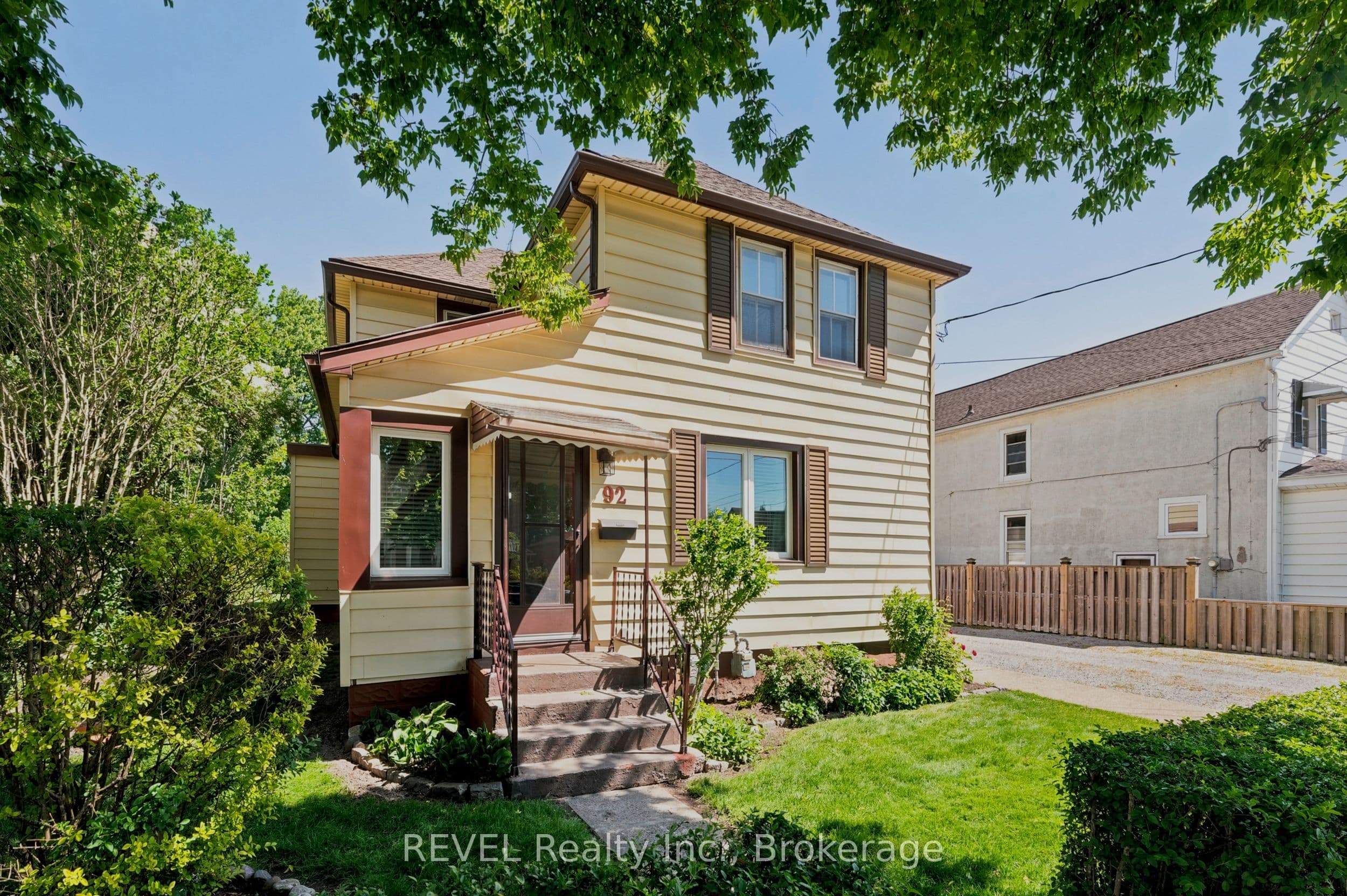 92 Saint Arnaud Street, Port Colborne, ON L3K 1M1