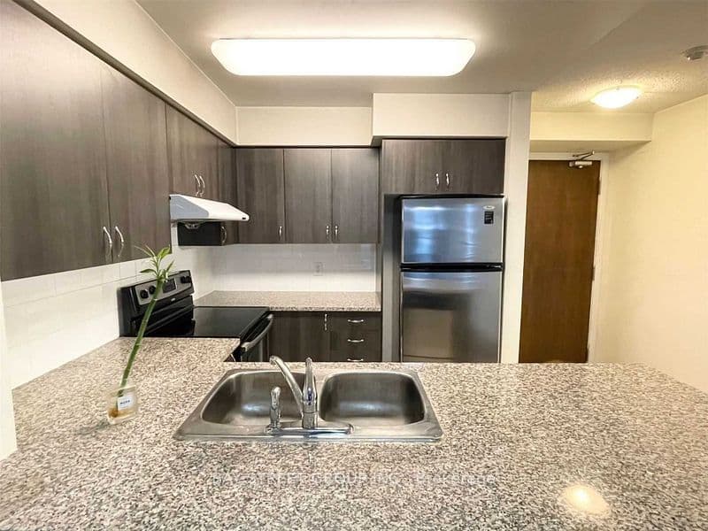 35 Hollywood Avenue 818, Toronto, ON M2N 0A9