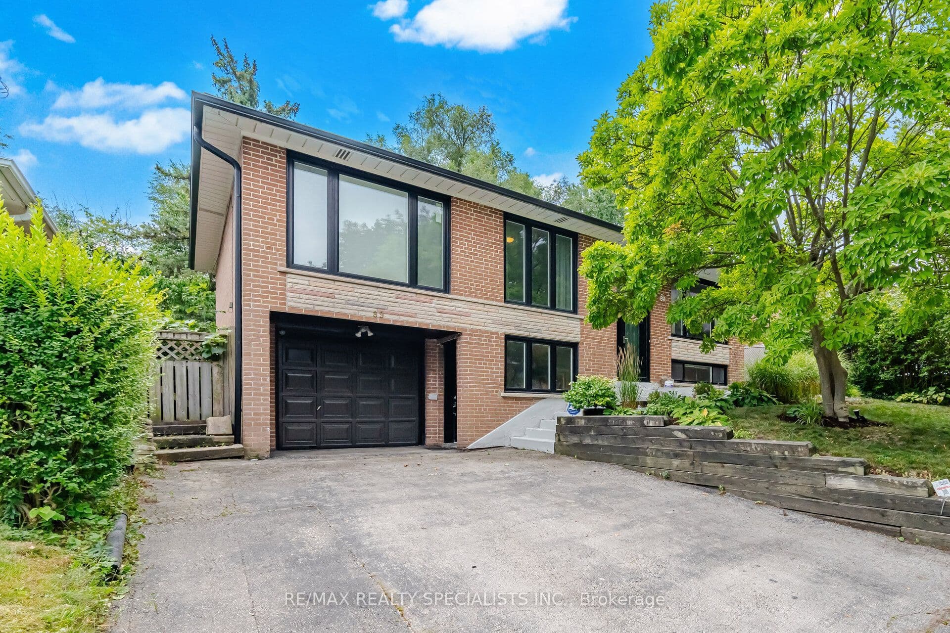 89 Alhart Drive, Toronto, ON M9V 2N6