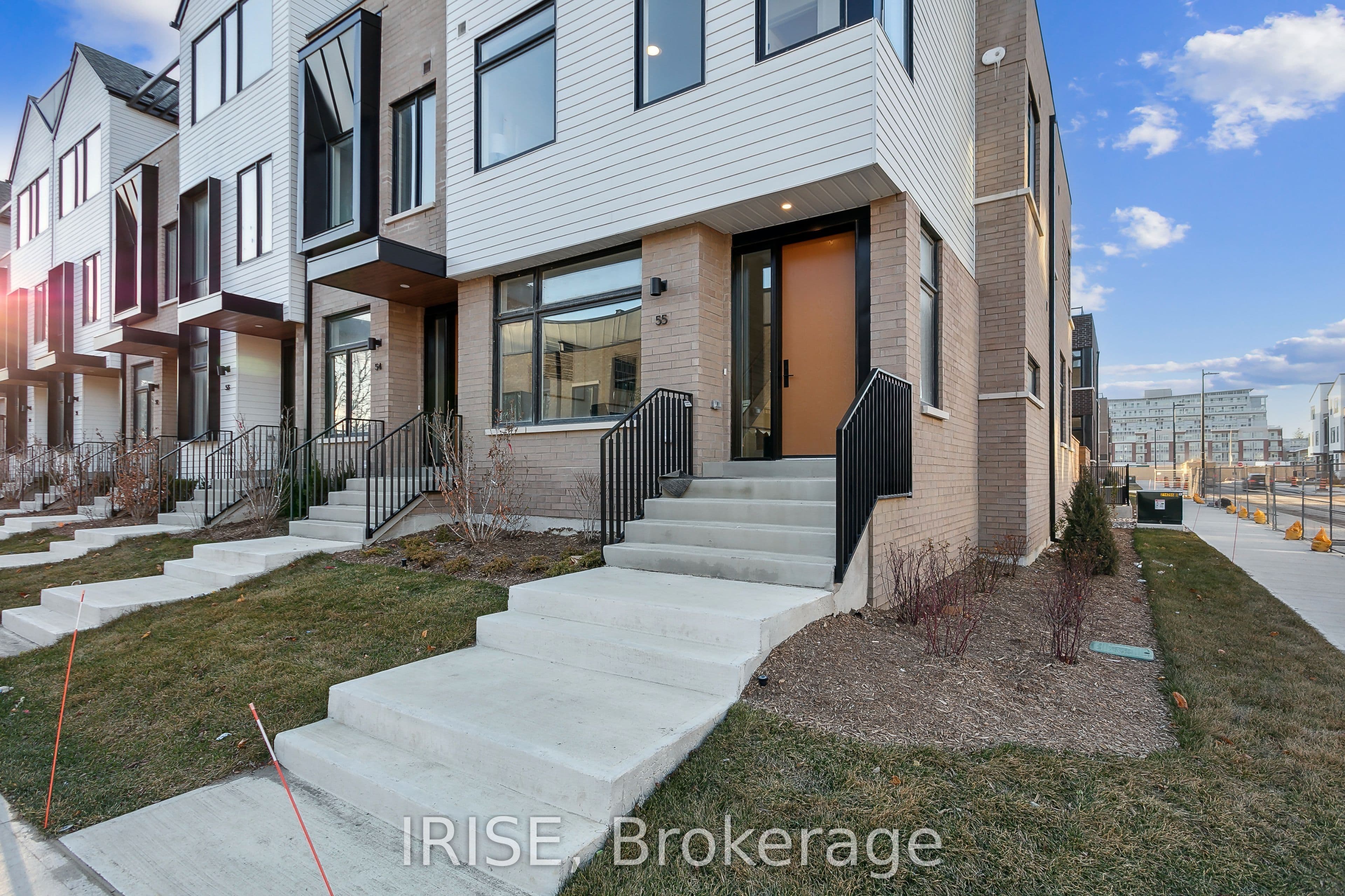 40 Lou Parsons Way 55, Mississauga, ON L5H 0B2