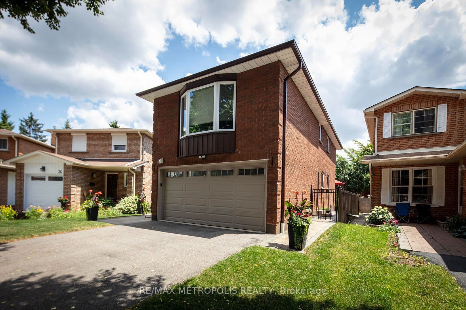 38 Langholm Court, Brampton, ON L6Z 2X9