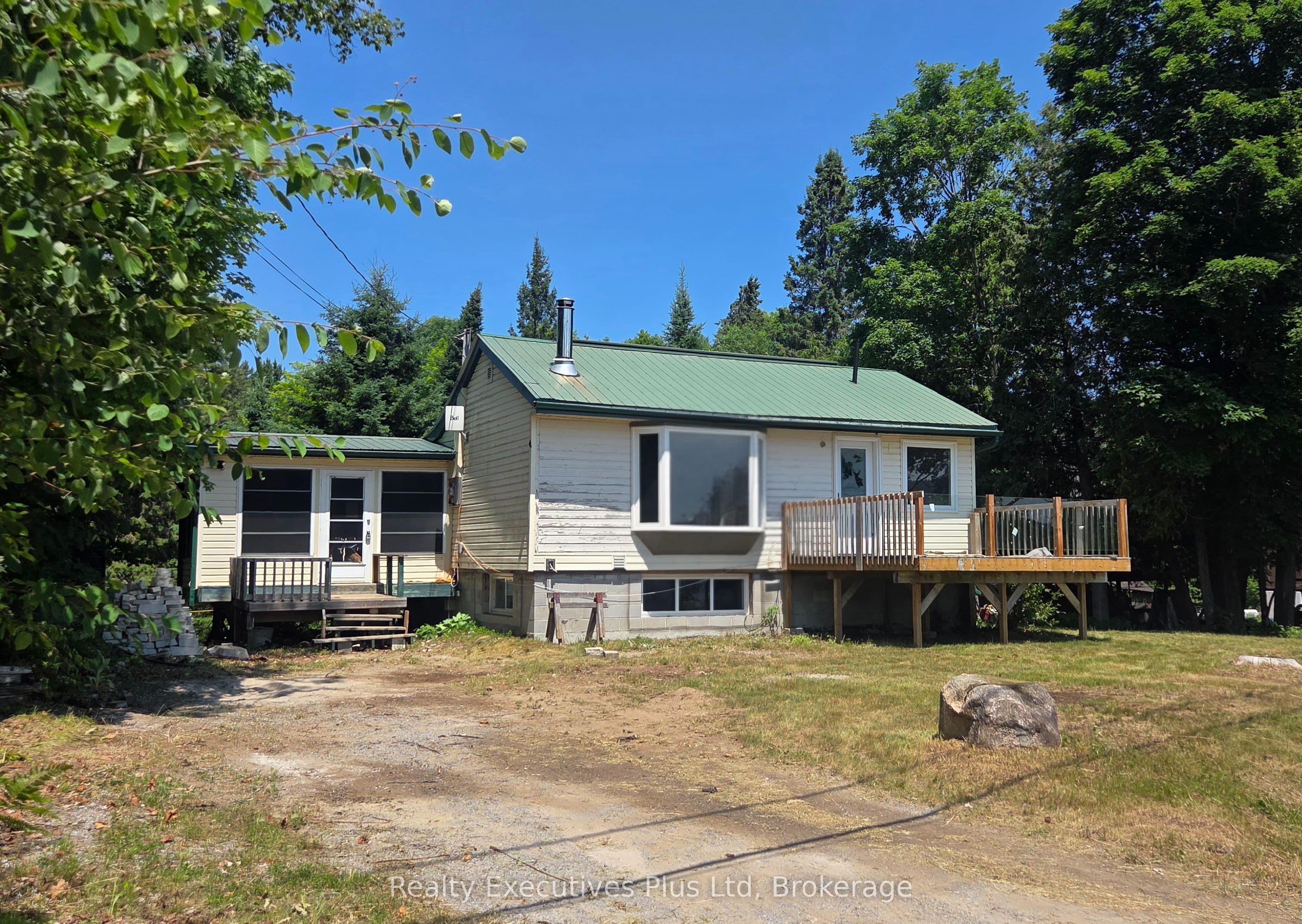 2011 North Shore Road, Algonquin Highlands, ON K0M 1J1