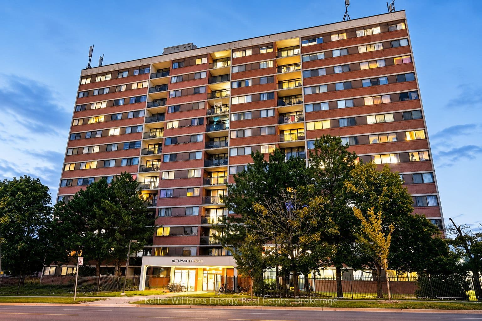 10 Tapscott Road 813, Toronto, ON M1B 3L9