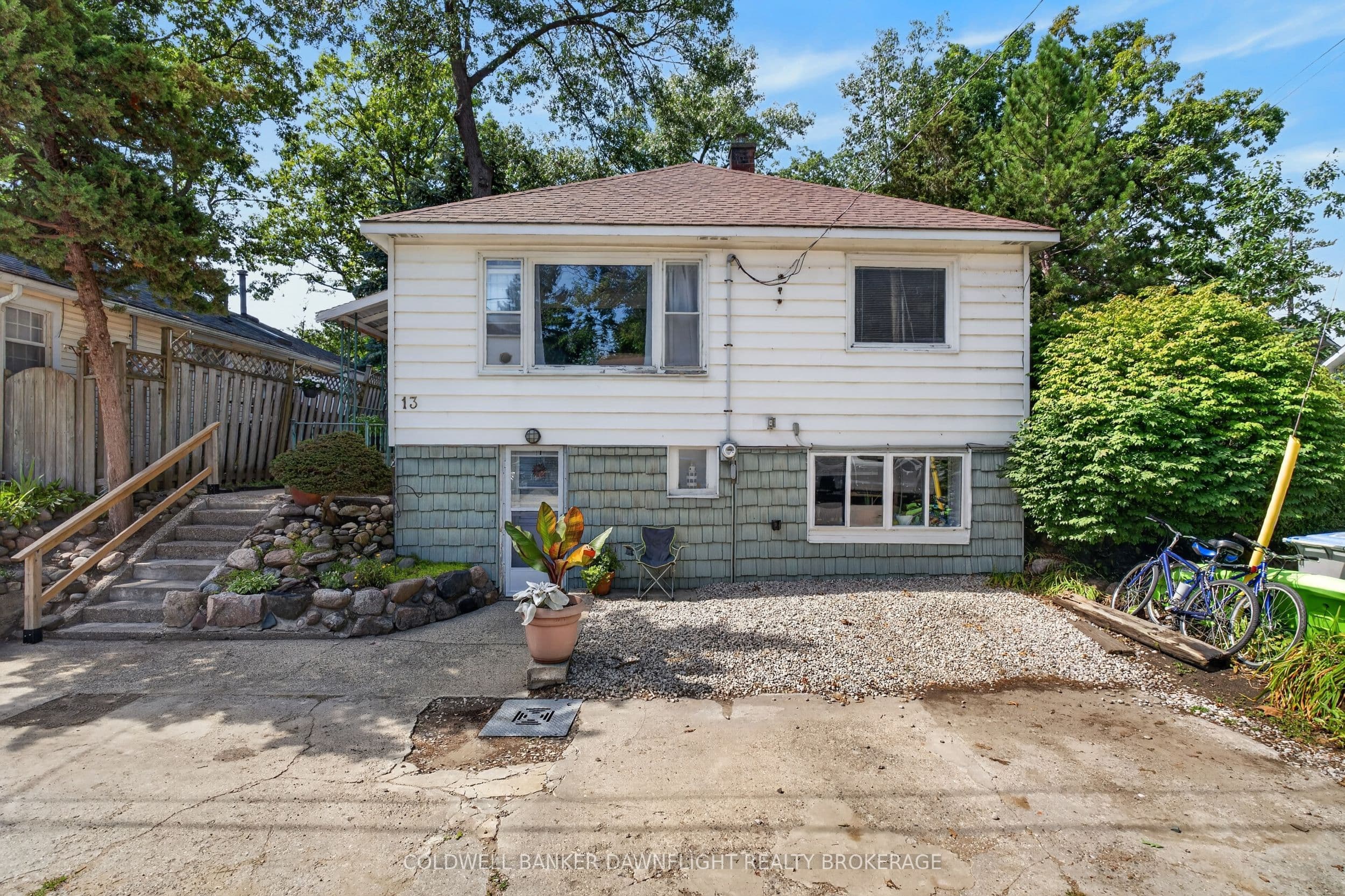 13 Warwick Avenue, Lambton Shores, ON N0M 1T0