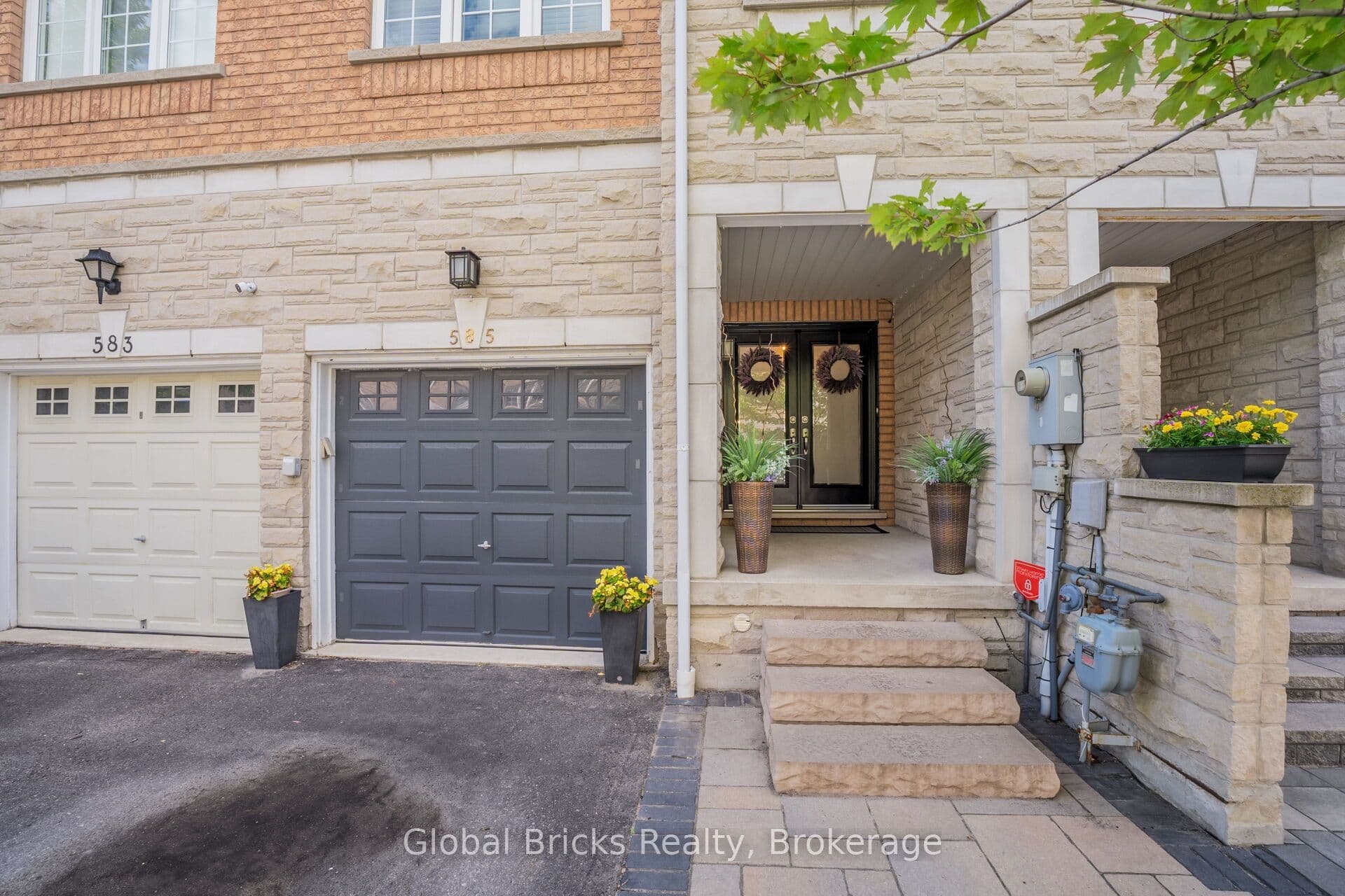 585 Candlestick Circle, Mississauga, ON L4Z 0B3
