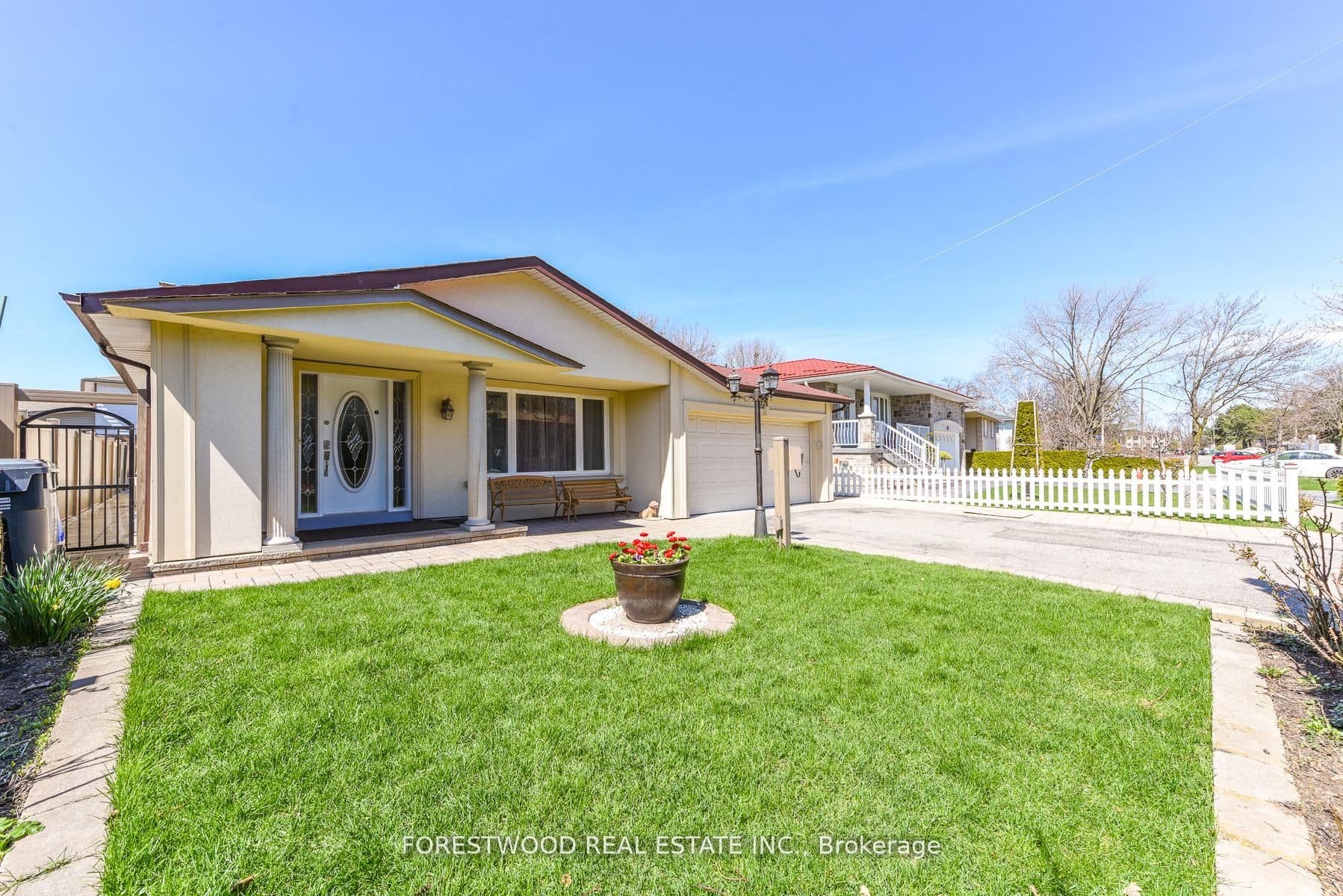 571 Silver Creek Boulevard, Mississauga, ON L5A 2B6