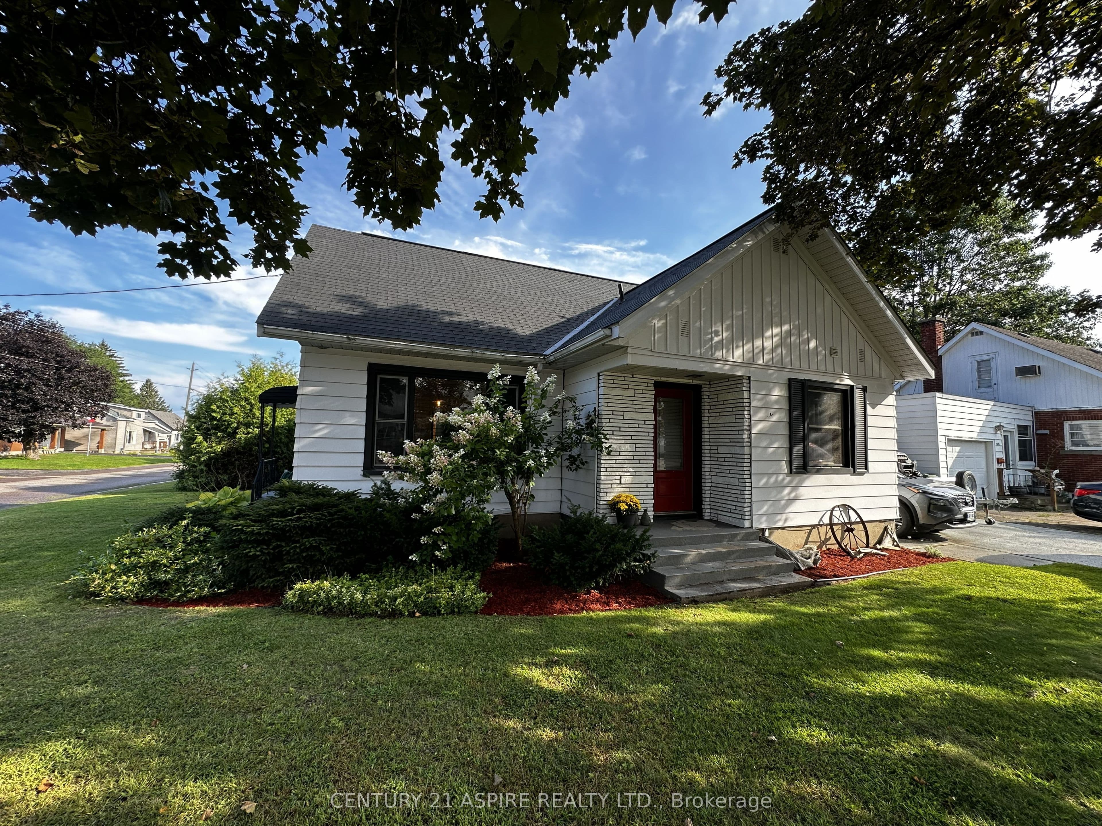 621 Bruham Avenue, Laurentian Valley, ON K8A 4Z6