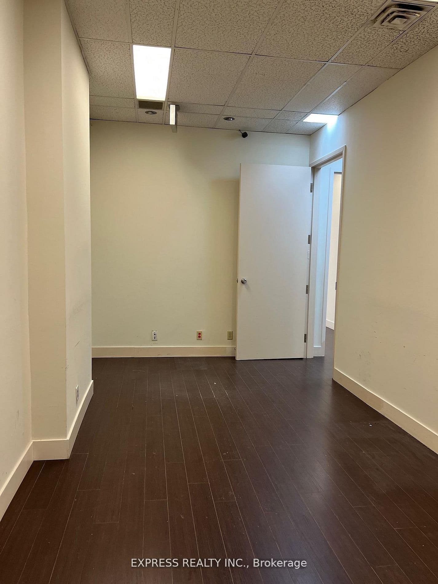 121 Willowdale Avenue 101, Toronto, ON M2N 6A3