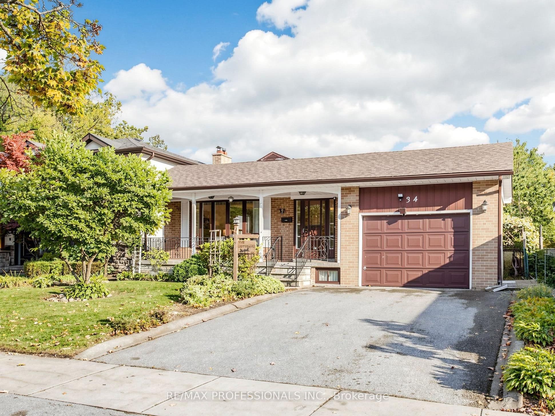 34 Crestridge Heights Road, Toronto, ON M9P 1A4