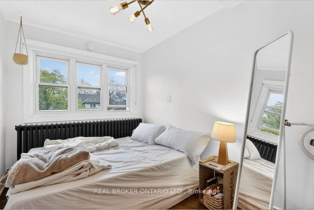 137 Sherman Avenue S, Hamilton, ON L8M 2R1
