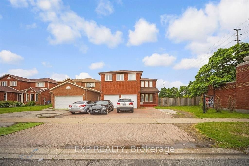 692 Huntington Ridge Drive, Mississauga, ON L5R 1Z5