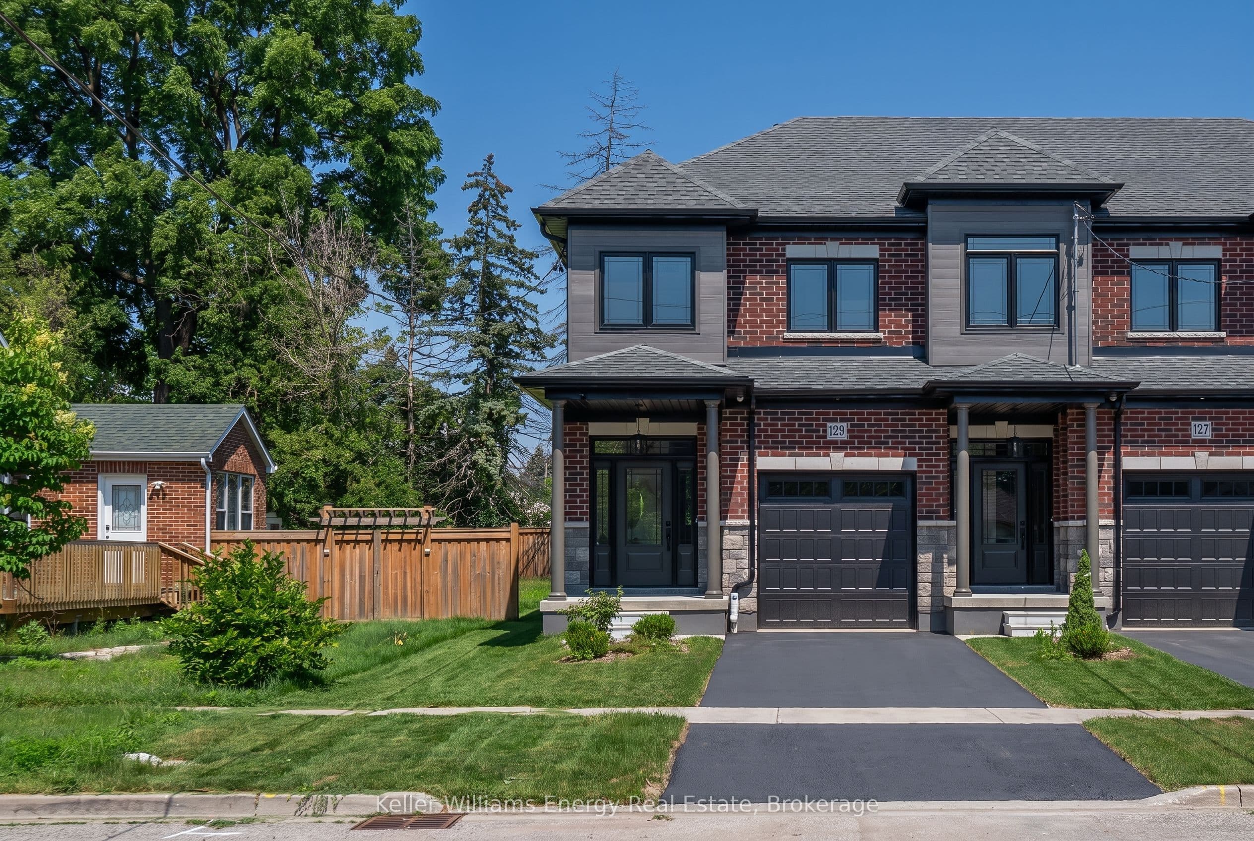 129 Hickory Street N, Whitby, ON L1N 3X6