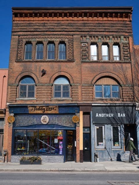 928 Bloor Street W, Toronto, ON M6H 1L4