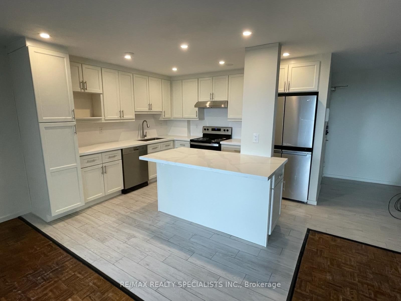 85 Emmett Avenue 1810, Toronto, ON M6M 5A2