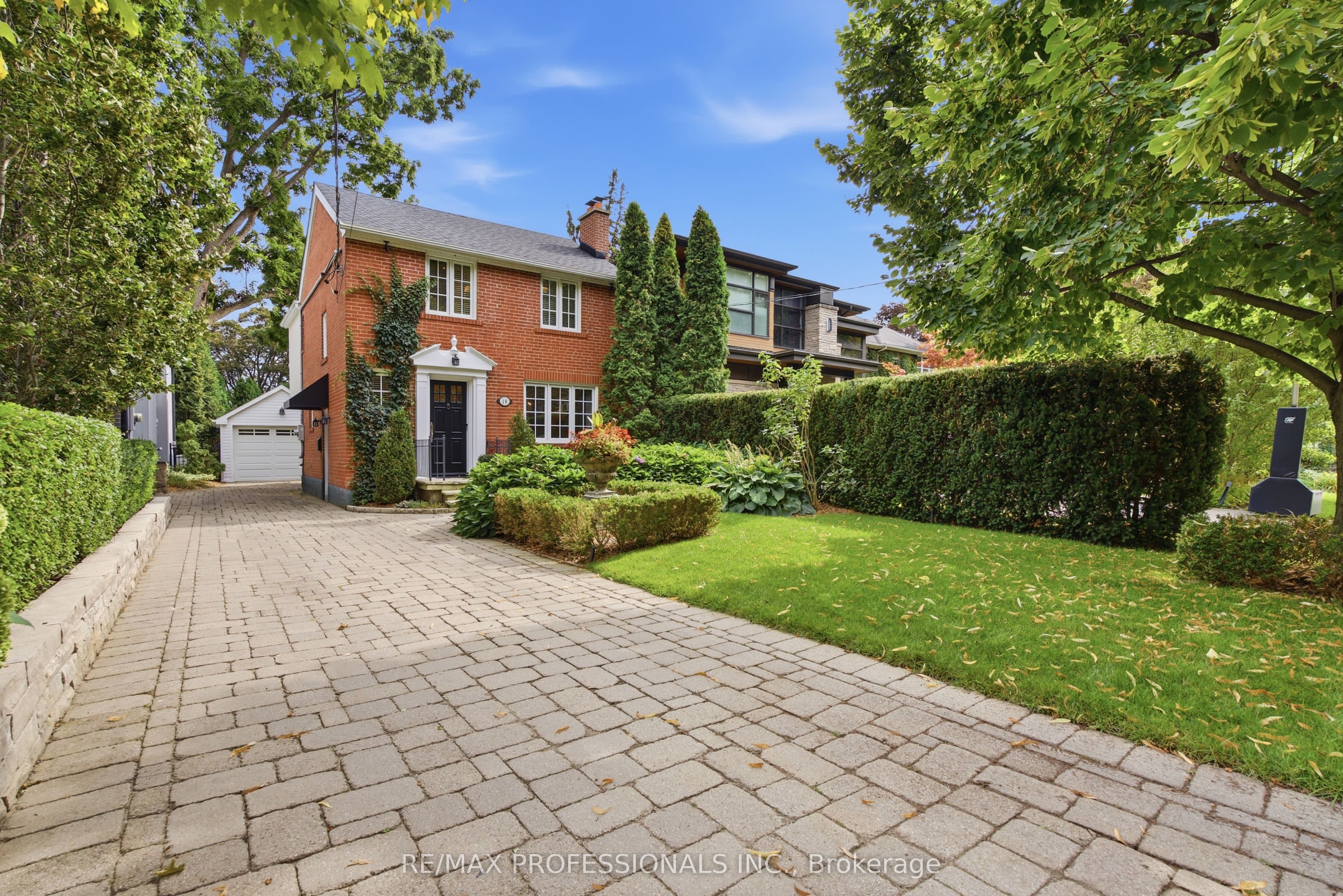 19 Langmuir Crescent, Toronto, ON M6S 2A8