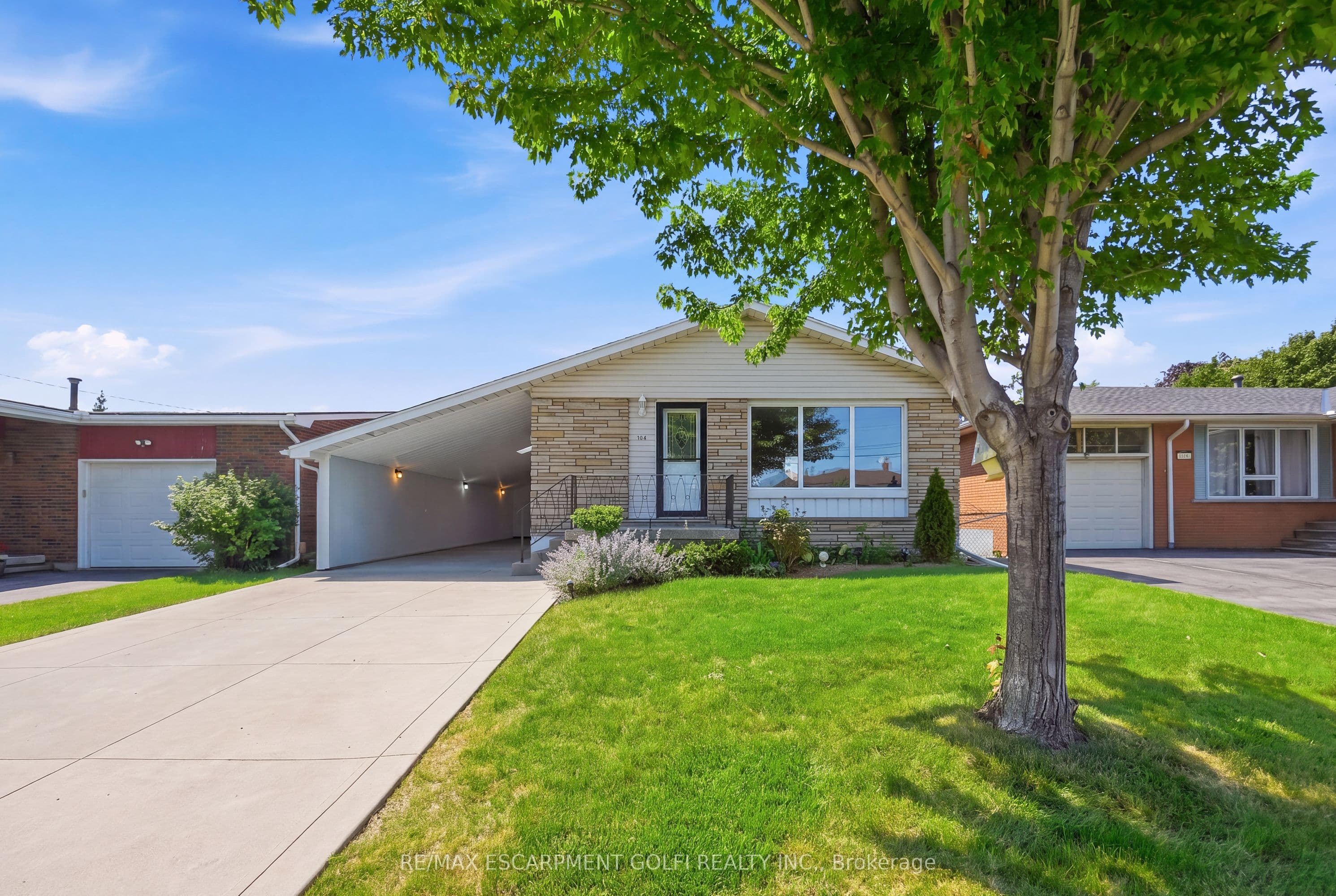 104 Nash Road S, Hamilton, ON L8K 4J7
