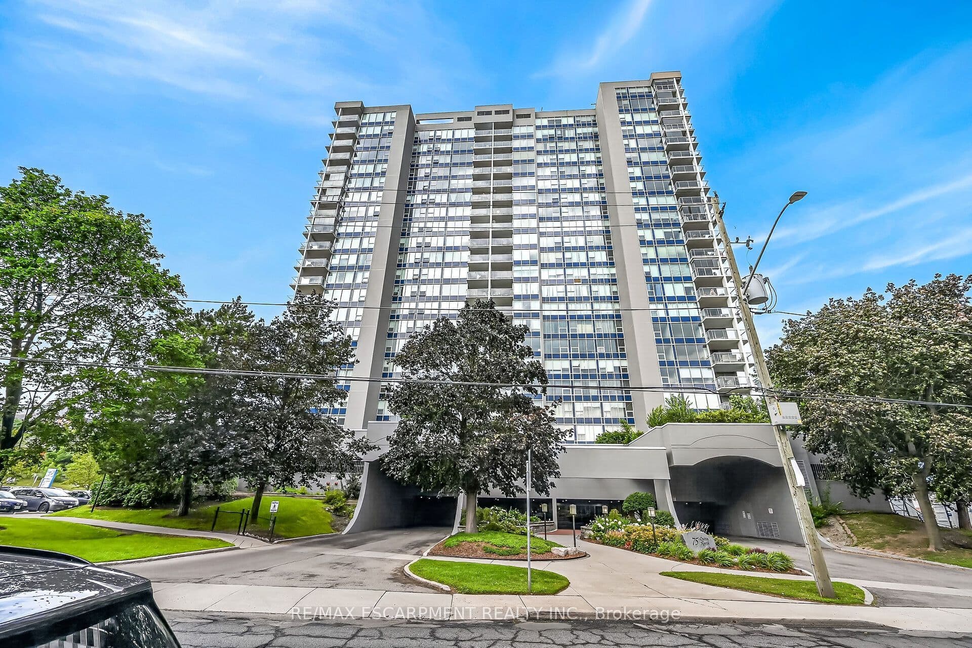 75 QUEEN Street N 808, Hamilton, ON L8R 3J3