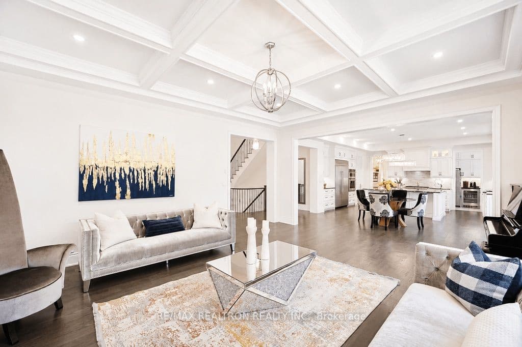 26 Sir Henry Court, King, ON L7B 1A4