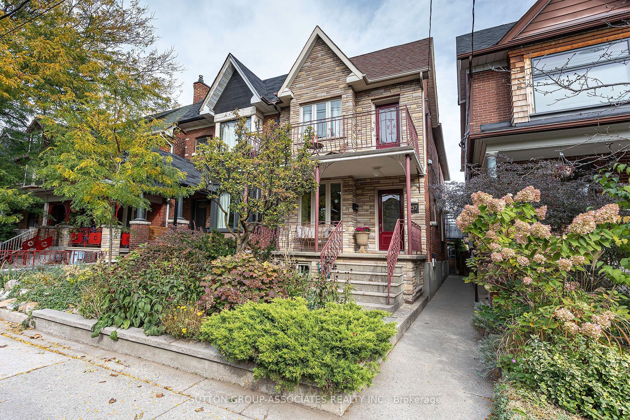 257 Perth Avenue, Toronto, ON M6P 3X9