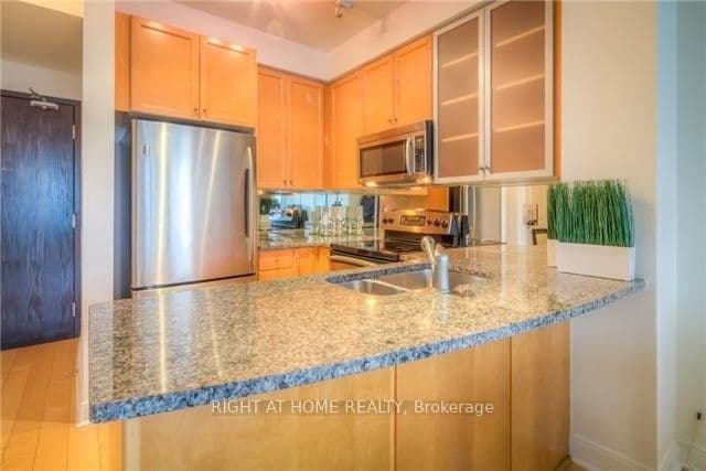18 Yorkville Avenue 1406, Toronto, ON M4W 3Y8