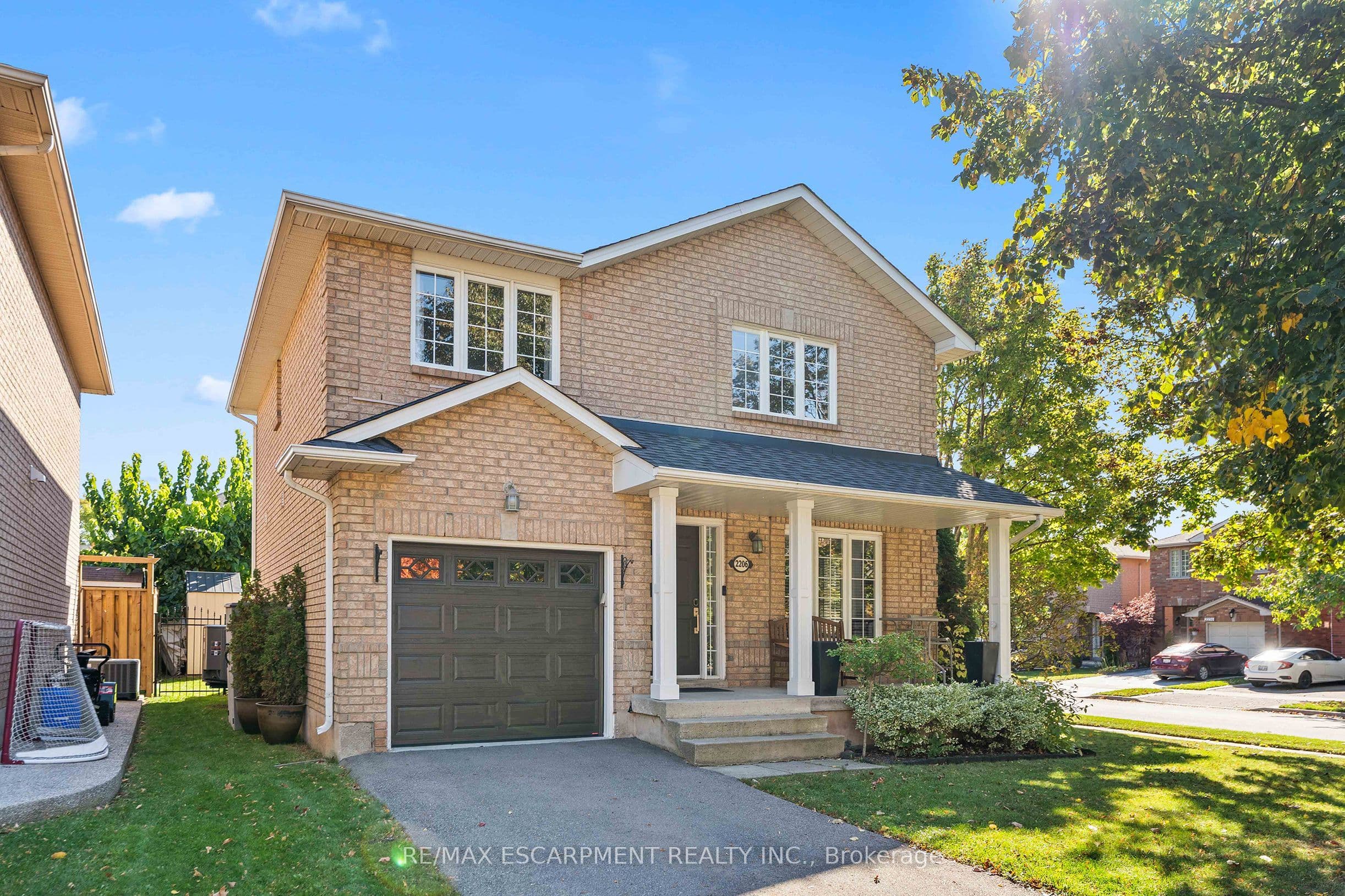 2206 Golden Orchard Trail, Oakville, ON L6M 3N6