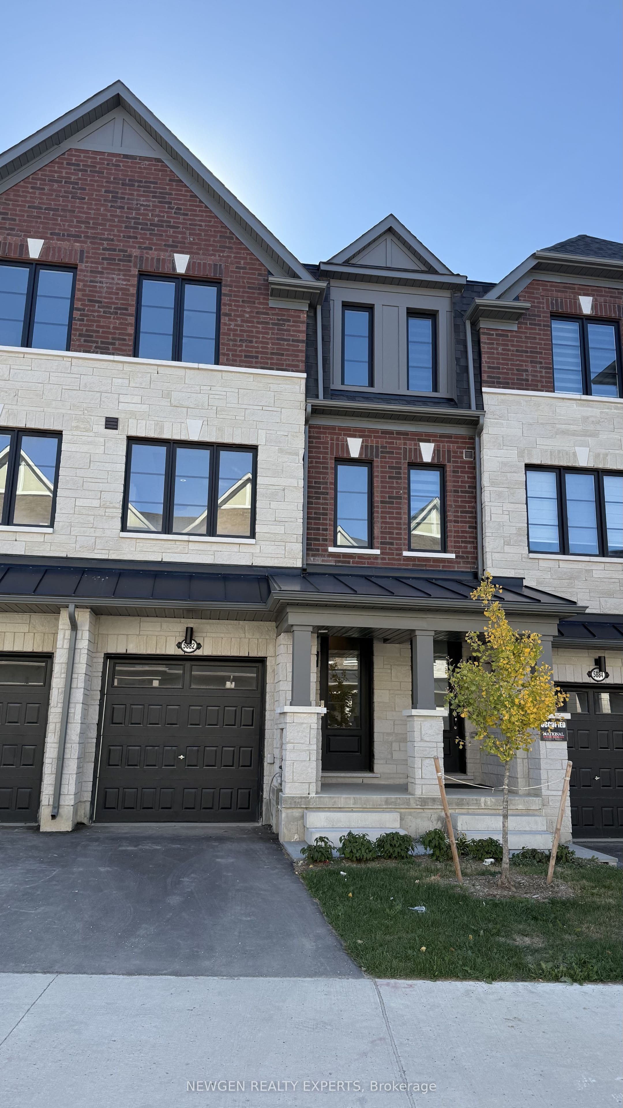 5882 Saigon Street, Mississauga, ON L5V 0E9