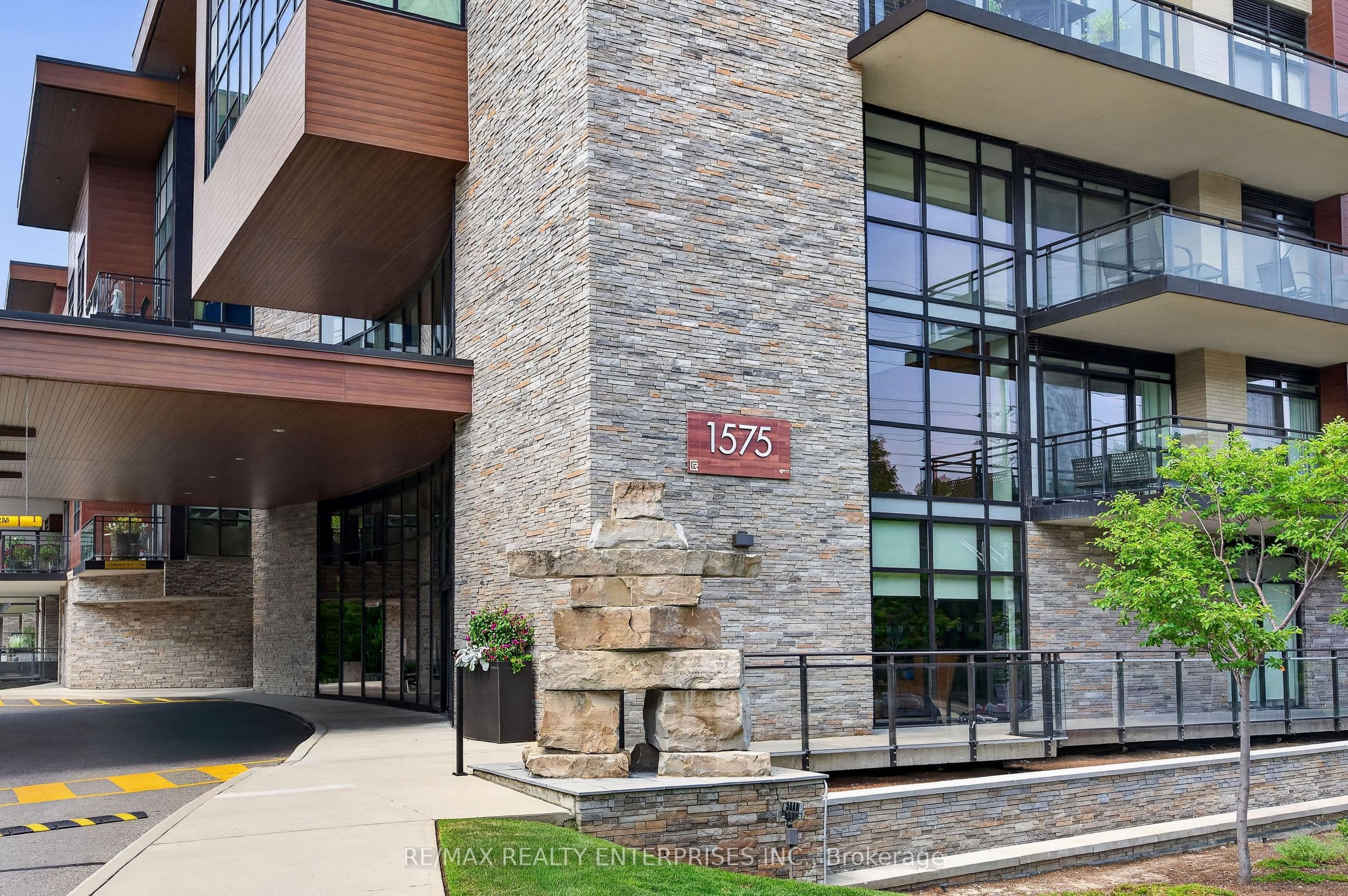 1575 Lakeshore Road W 340, Mississauga, ON L5J 1J4