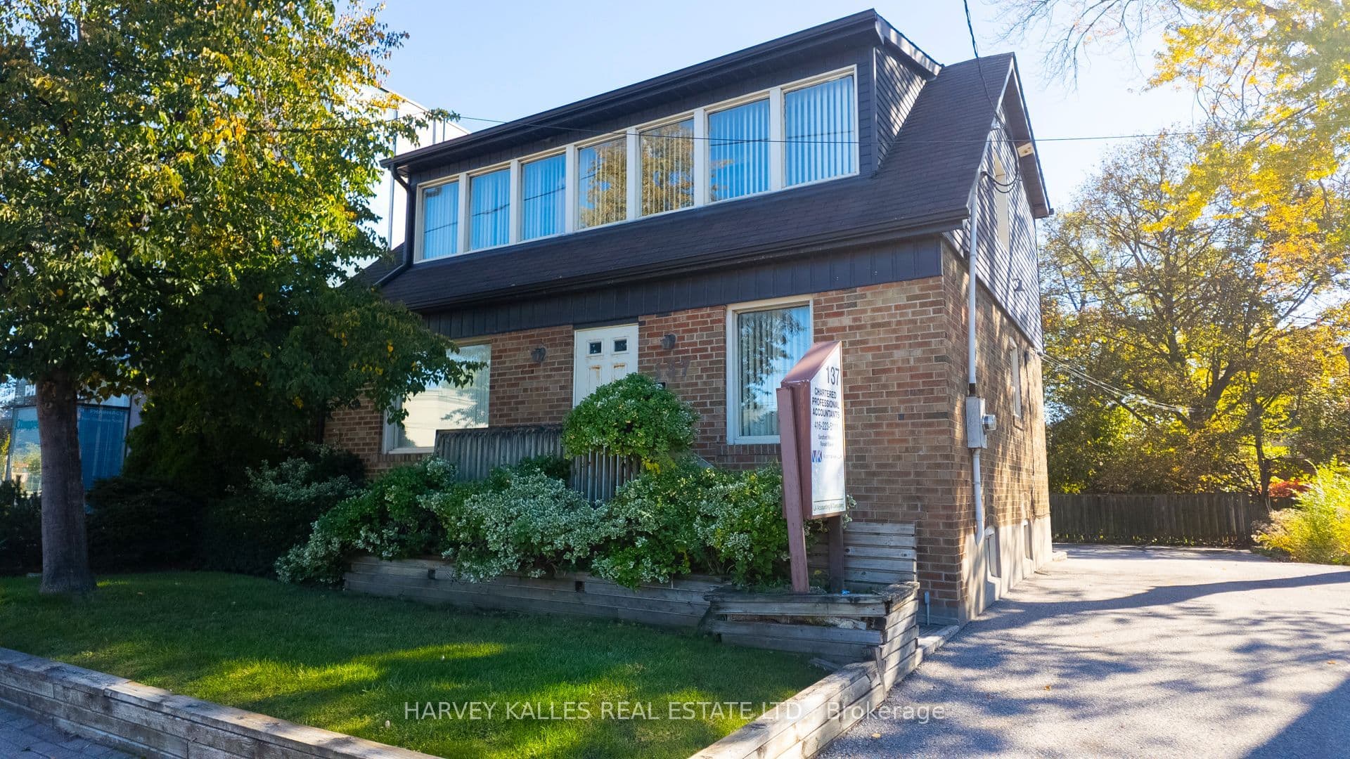 137 Sheppard Avenue E, Toronto, ON M2N 3A6