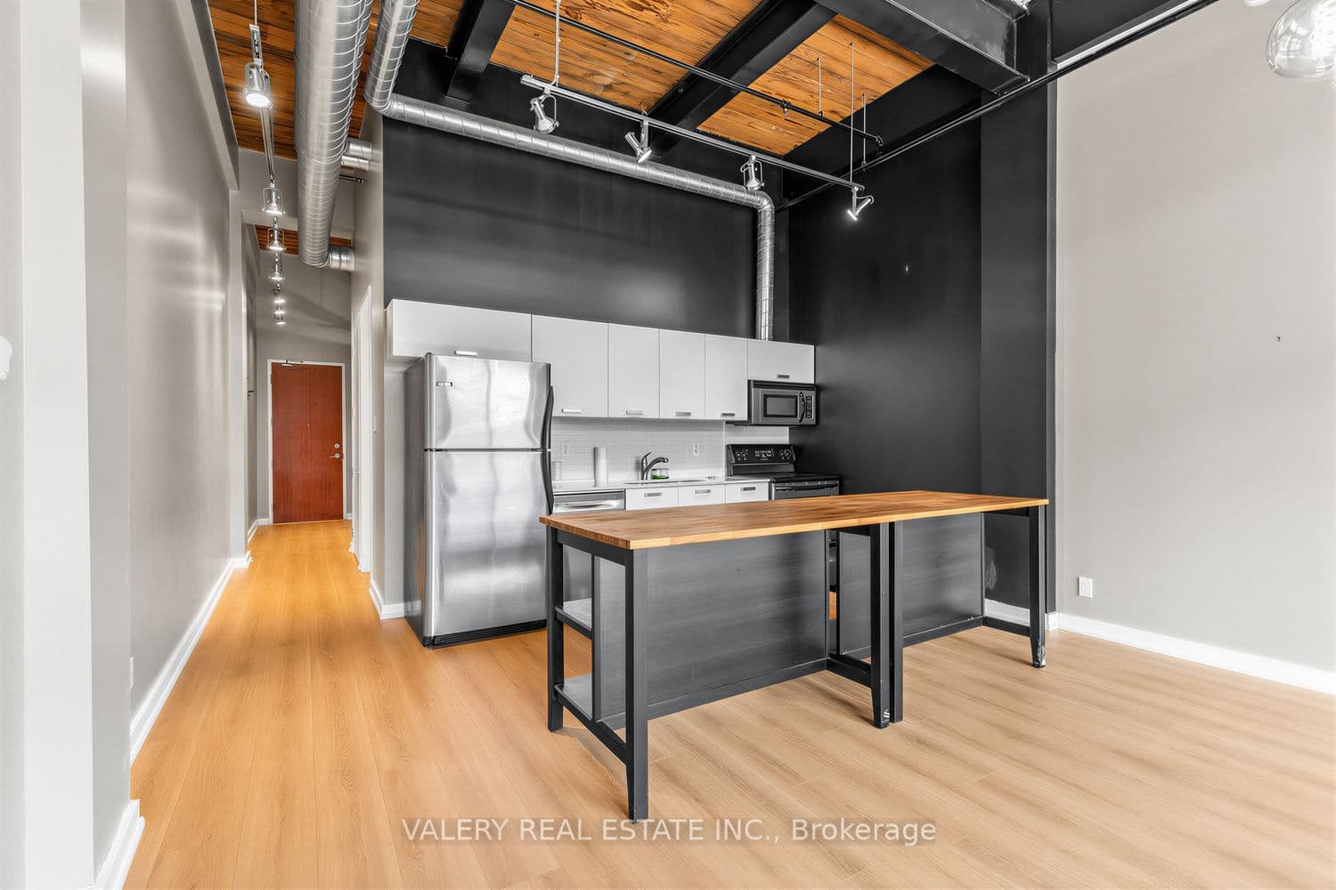 43 Hanna Avenue 314, Toronto, ON M6K 1X1