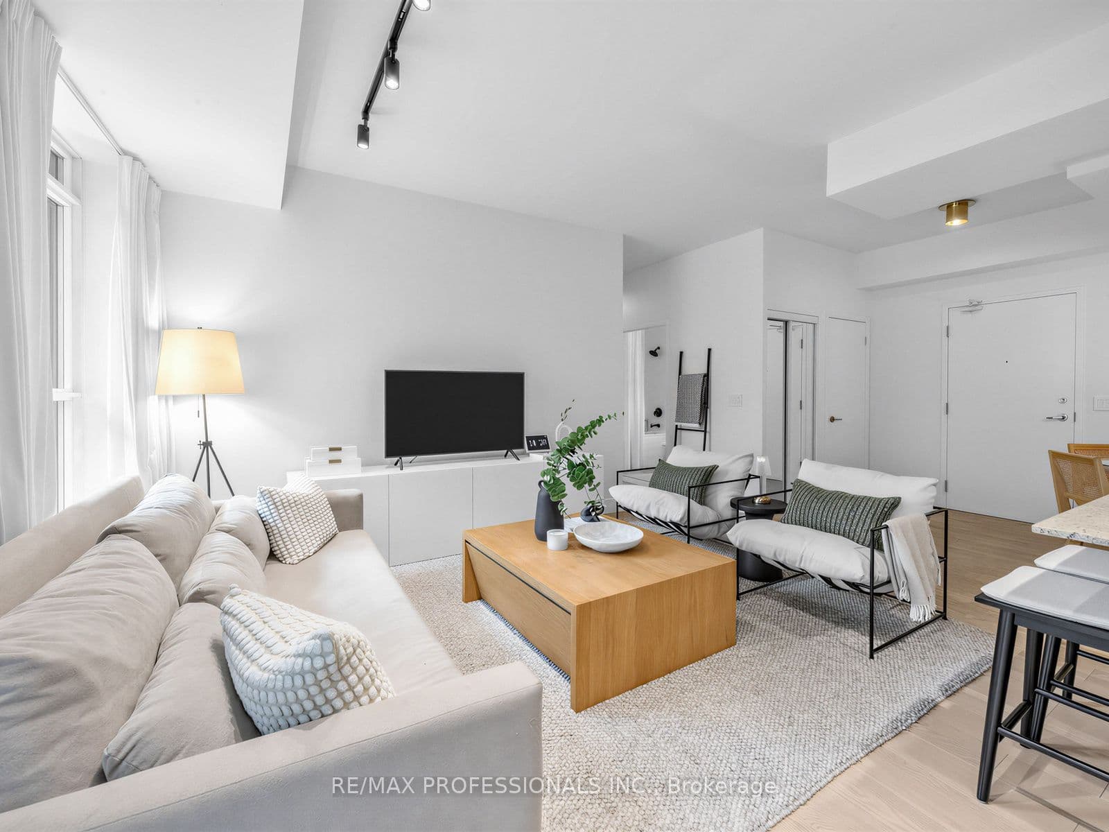 155 Legion Road N 402, Toronto, ON M8Y 0A7