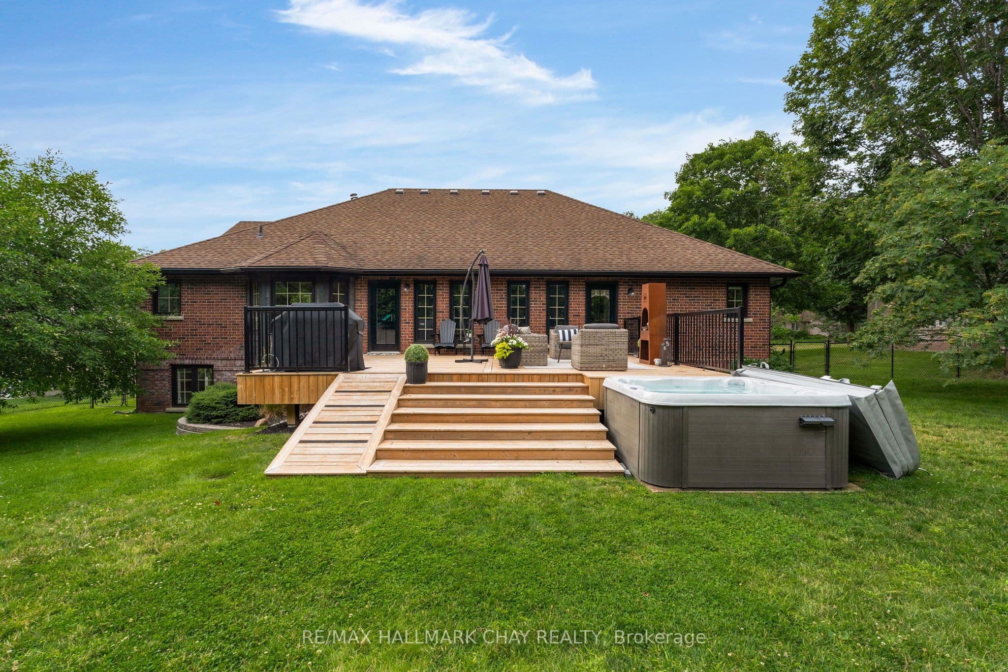32 Forest Hill Drive, Springwater, ON L0L 1X0