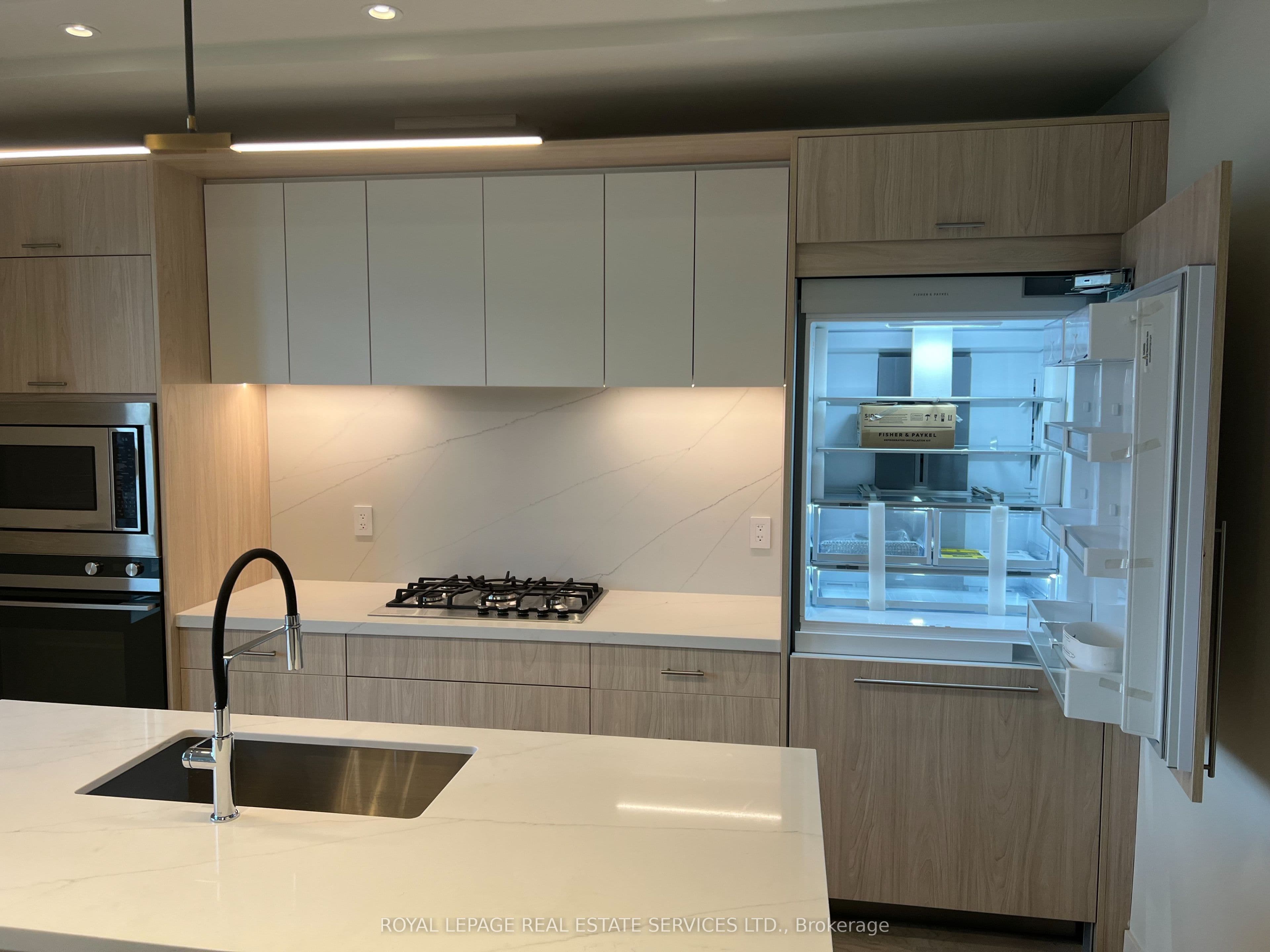 123 Maurice Drive 313, Oakville, ON L6K 2W6